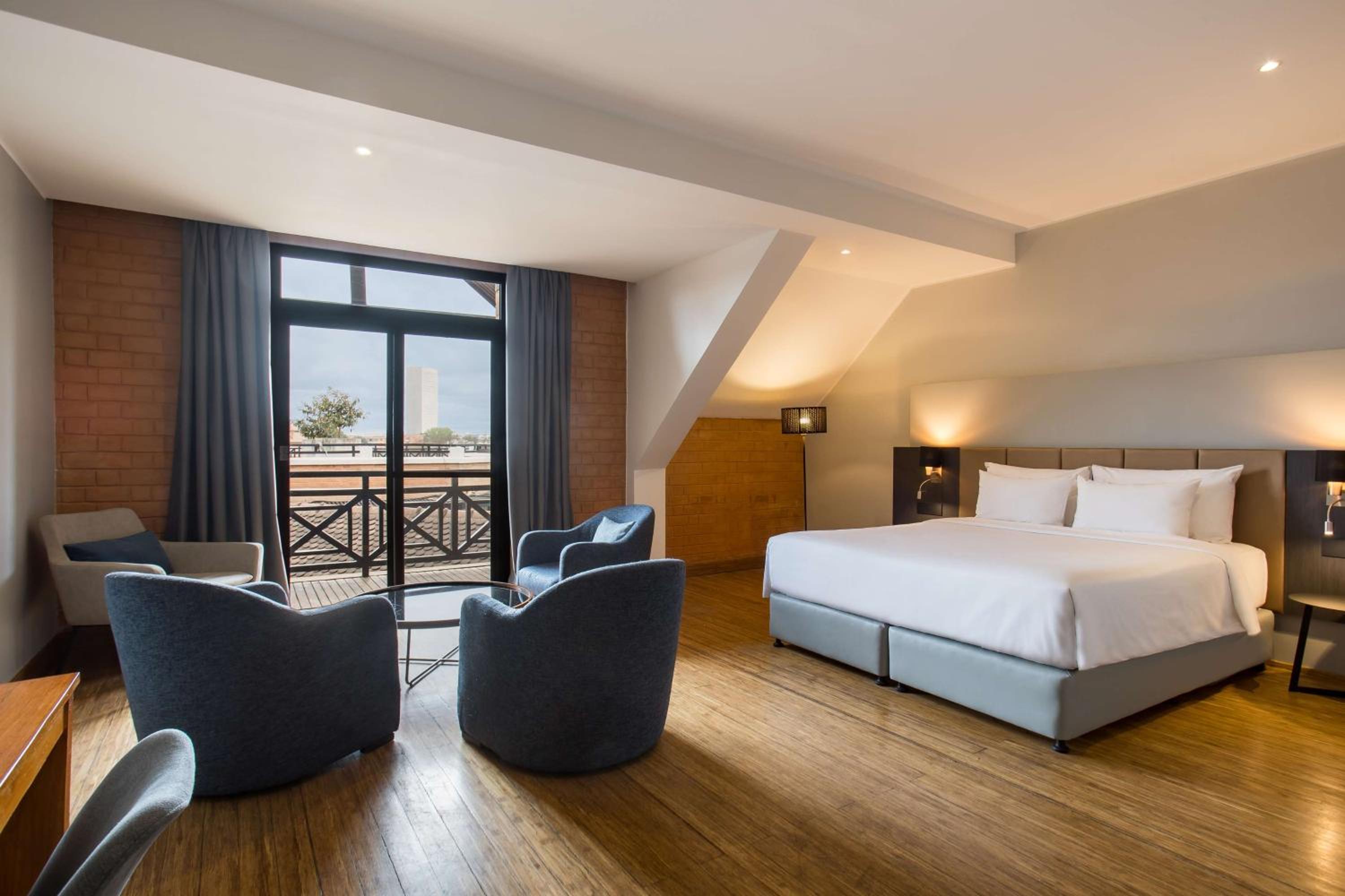Junior Suite with Balcony photo 3