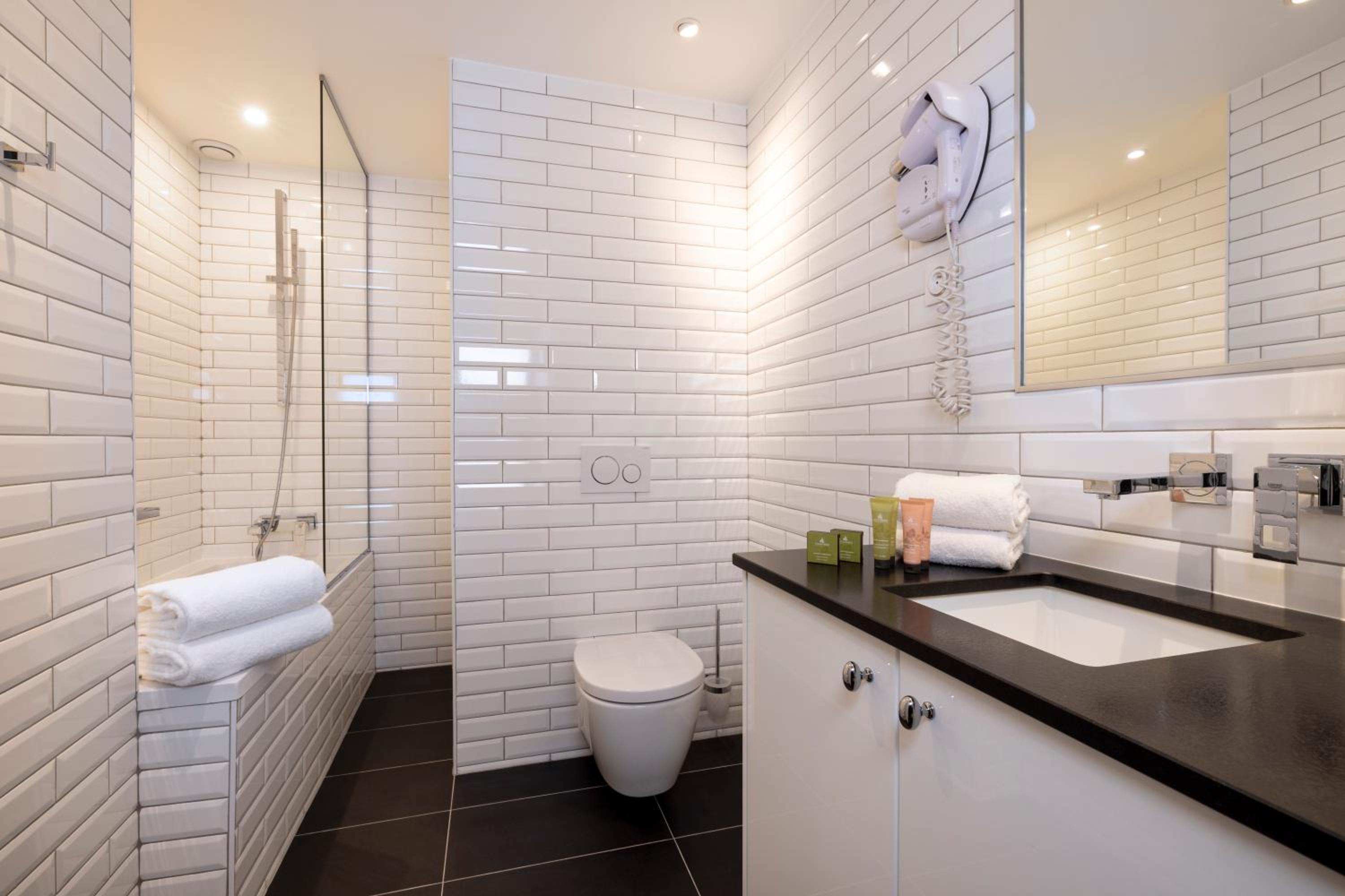Superior Double or Twin Room photo 3