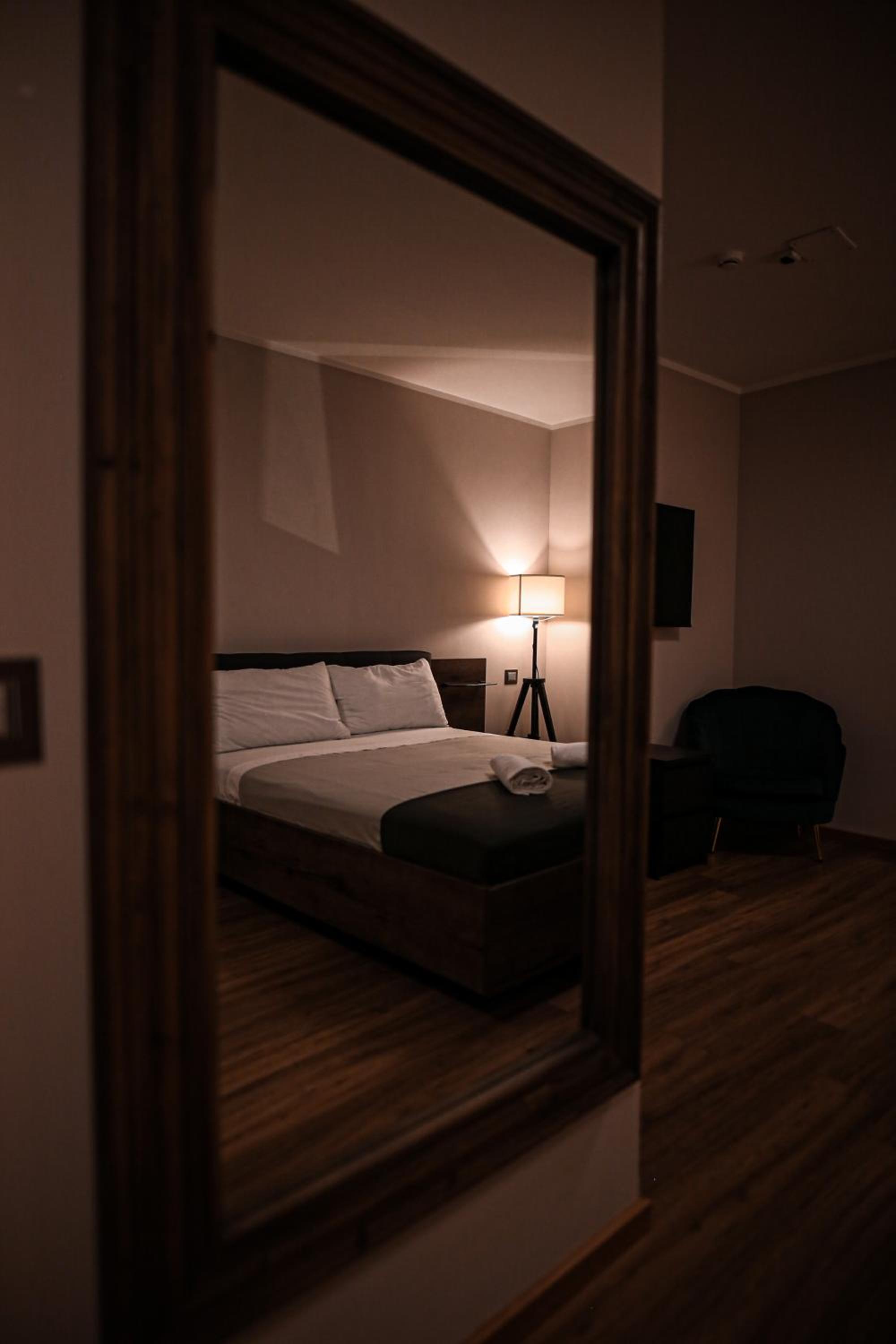 Suite with Spa Access - Photo 6
