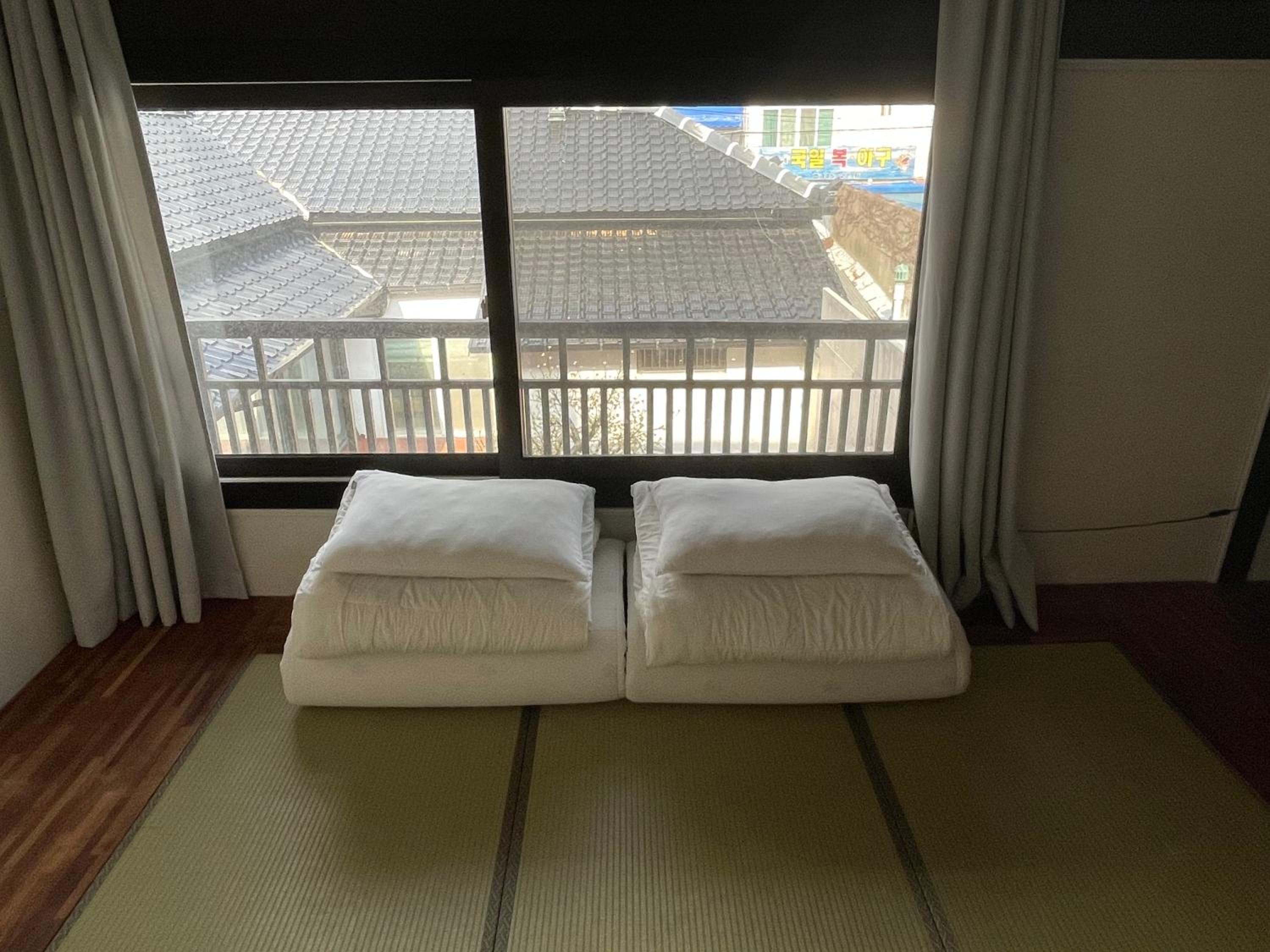 Double Room with Shared Bathroom photo 2