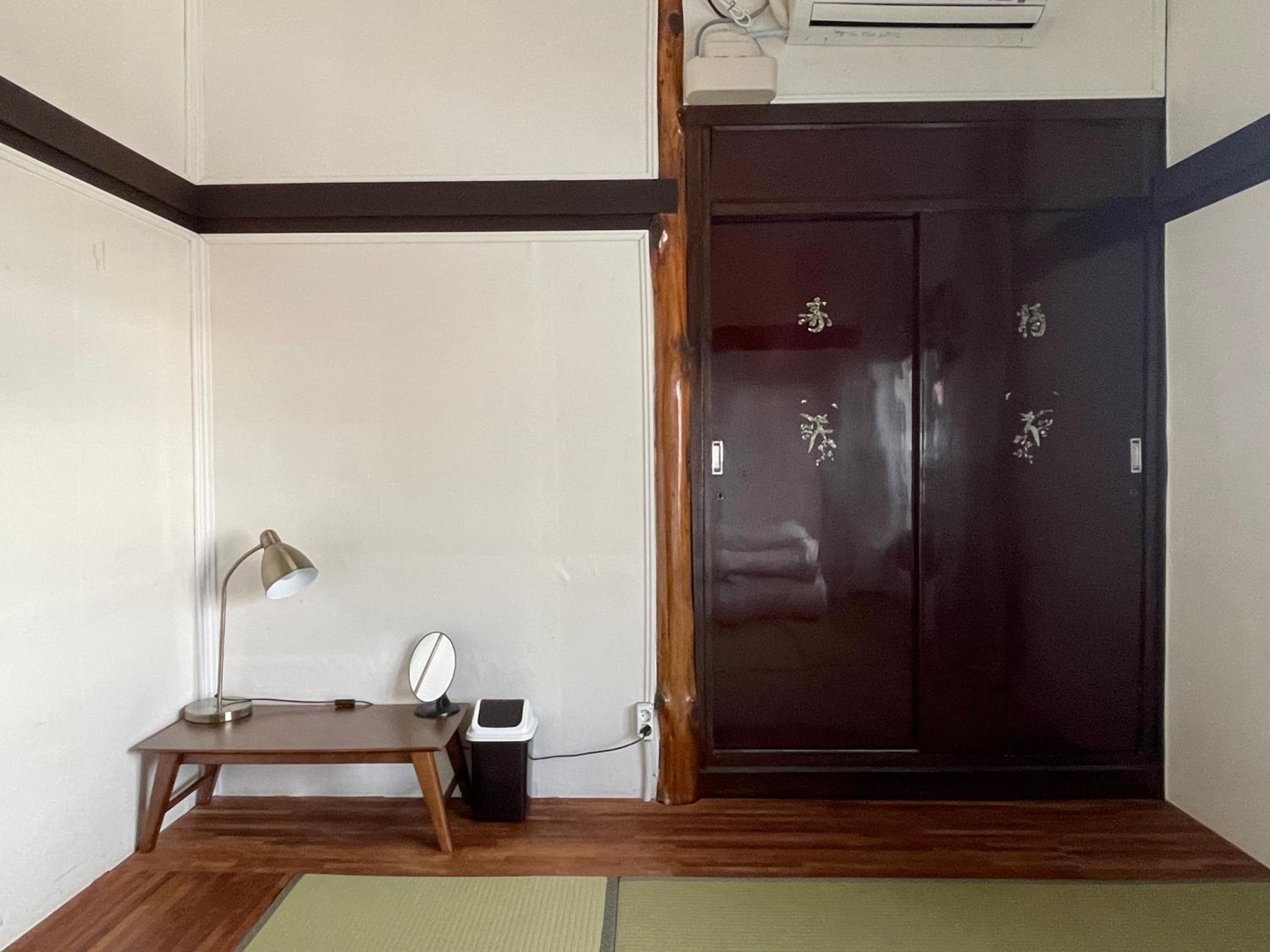 Single Room with Shared Bathroom photo 2