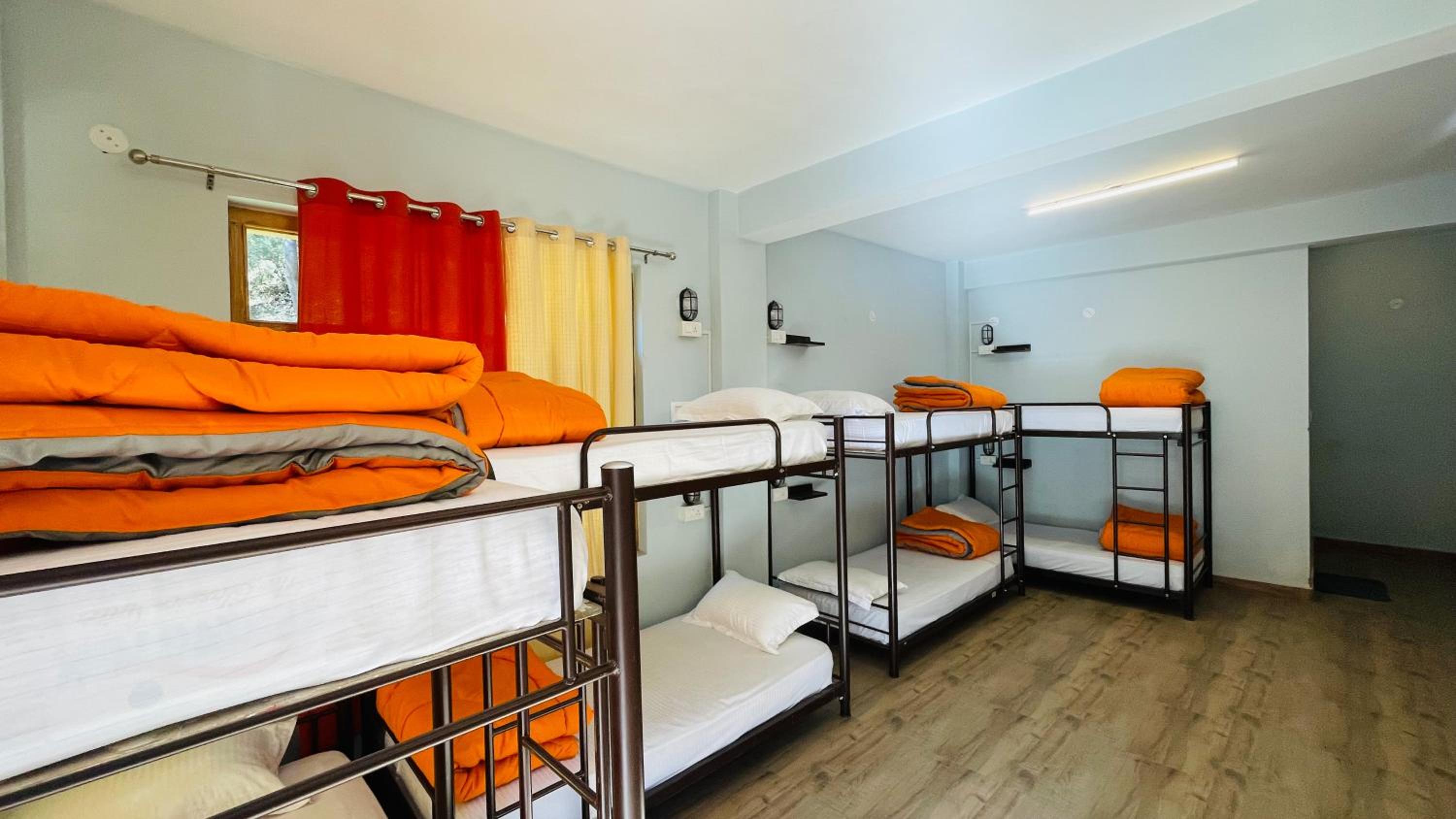 Bed in 8-Bed Mixed Dormitory Room photo 2