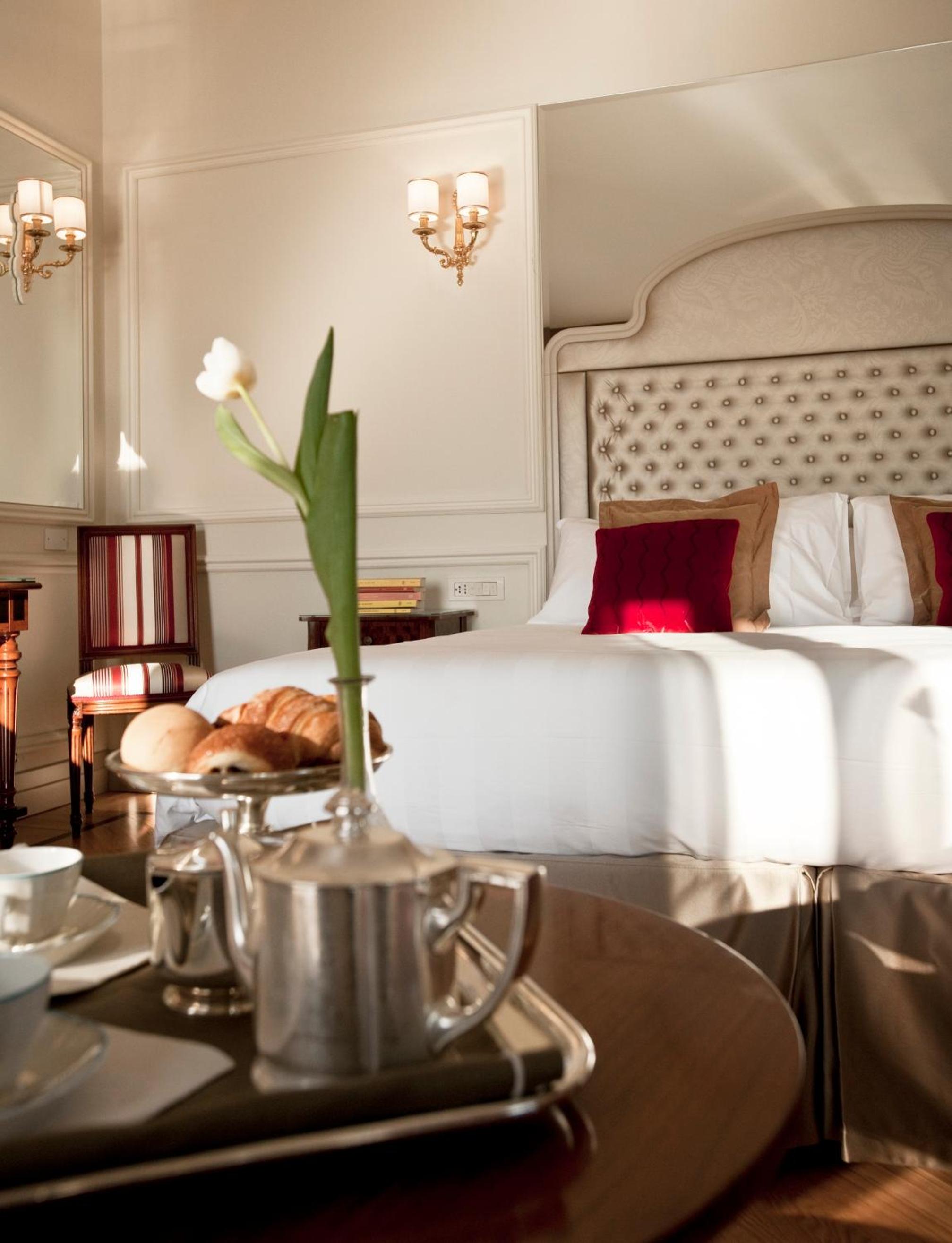 Deluxe Double or Twin Room with Lake View thumbnail 5