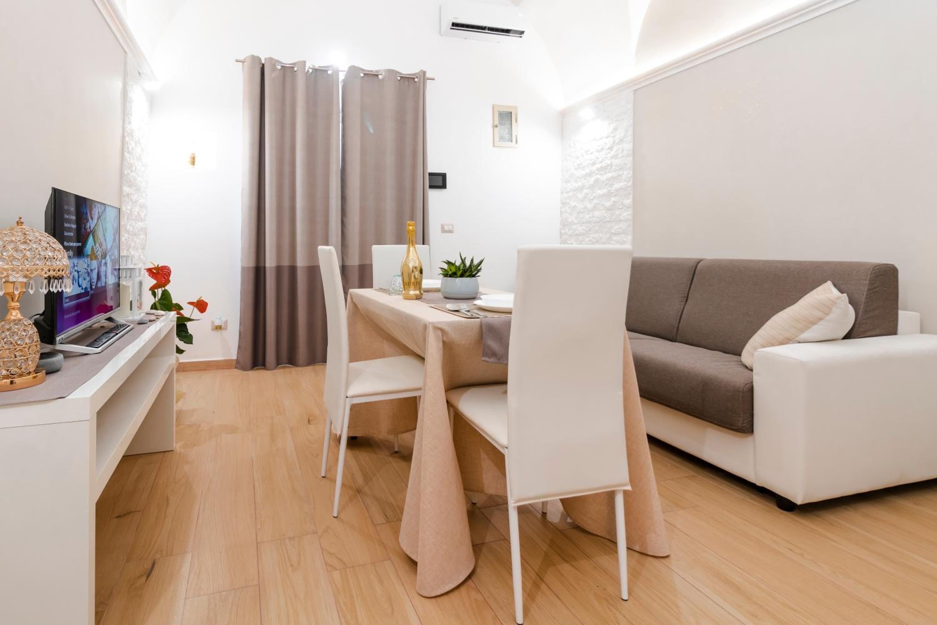 One-Bedroom House - Photo 16