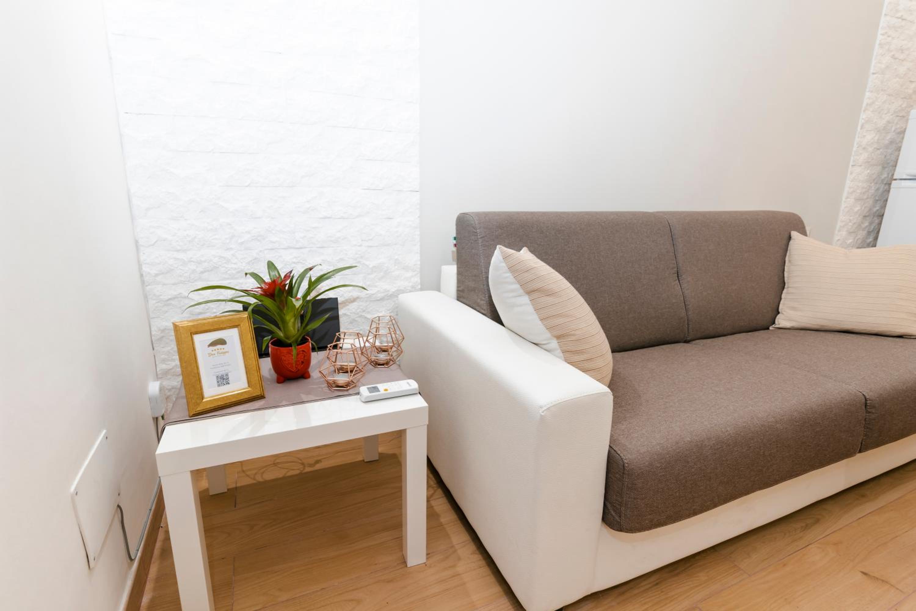 One-Bedroom House - Photo 21