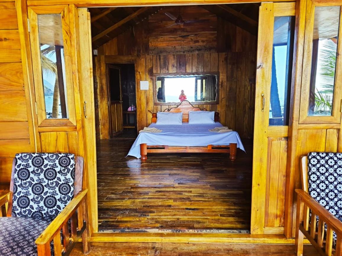 Deluxe Double Room with Balcony and Sea View