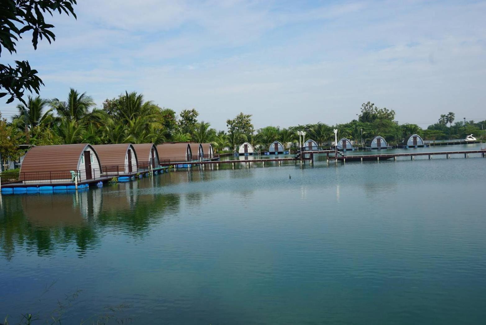 Bungalow - Water Front  - Photo 6