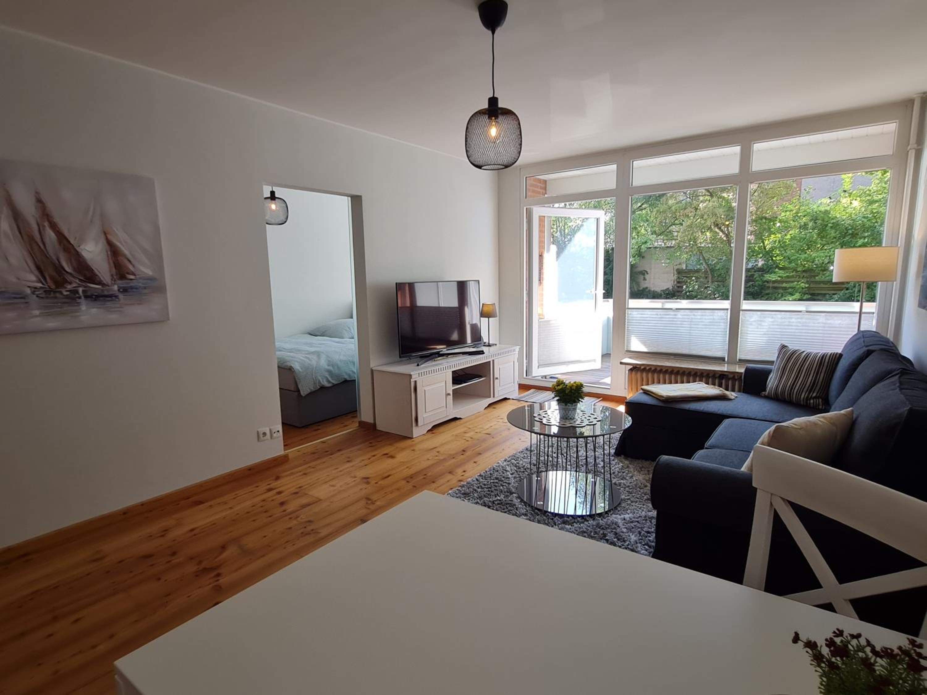 Apartment with Balcony photo 3