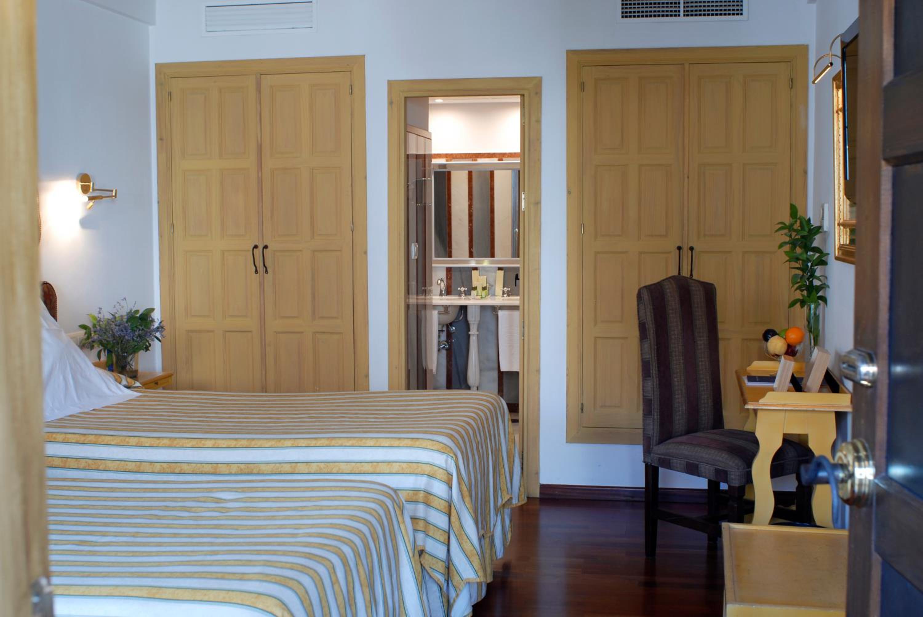 Classic Double or Twin with Spa Bath - Photo 7