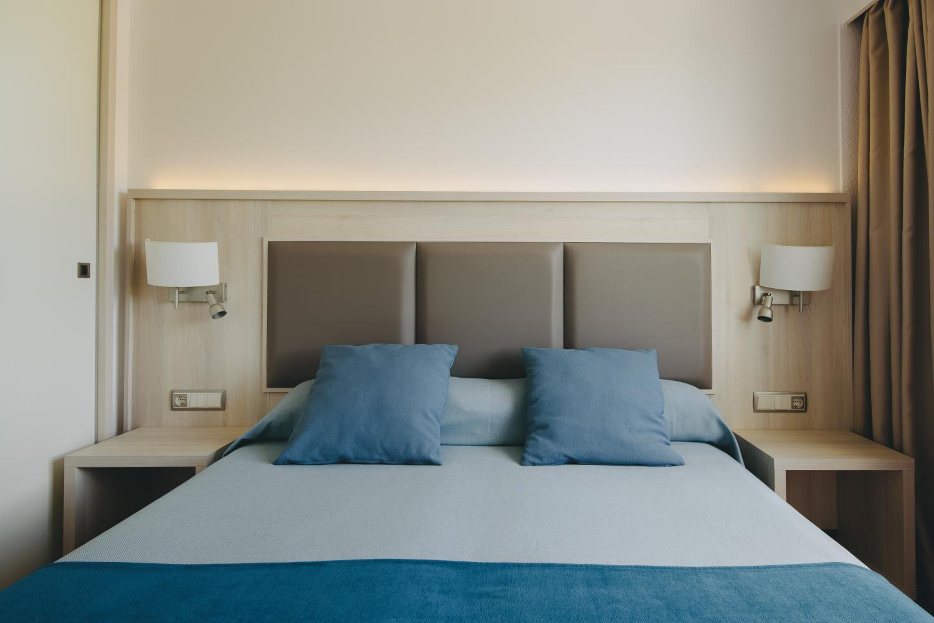 Apartamento de un dormitorio superior con vista al mar