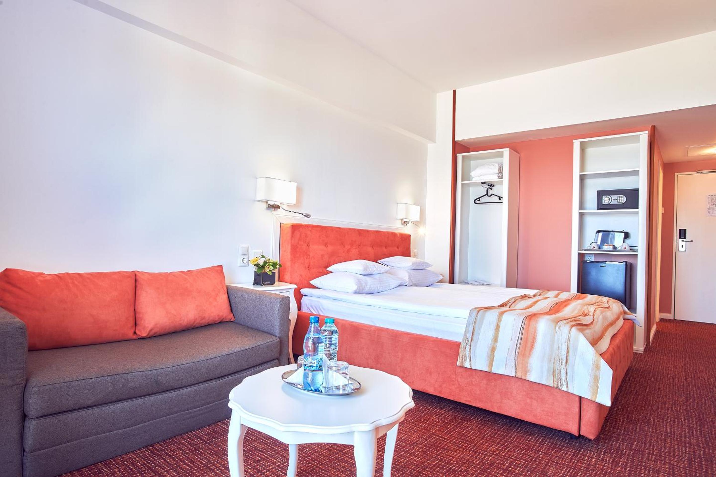 Deluxe Double Room with Sofa, Sea View - Photo 1