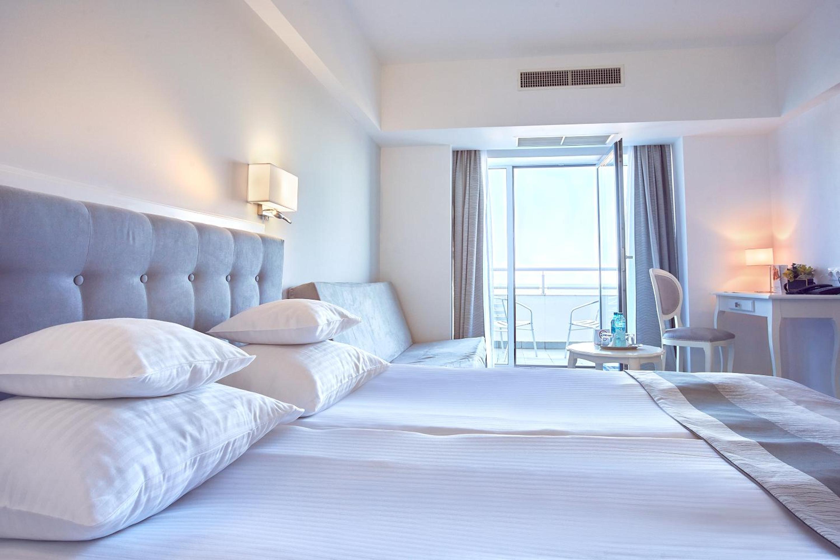 Deluxe Family Room with sofabed, Sea view - Photo 5