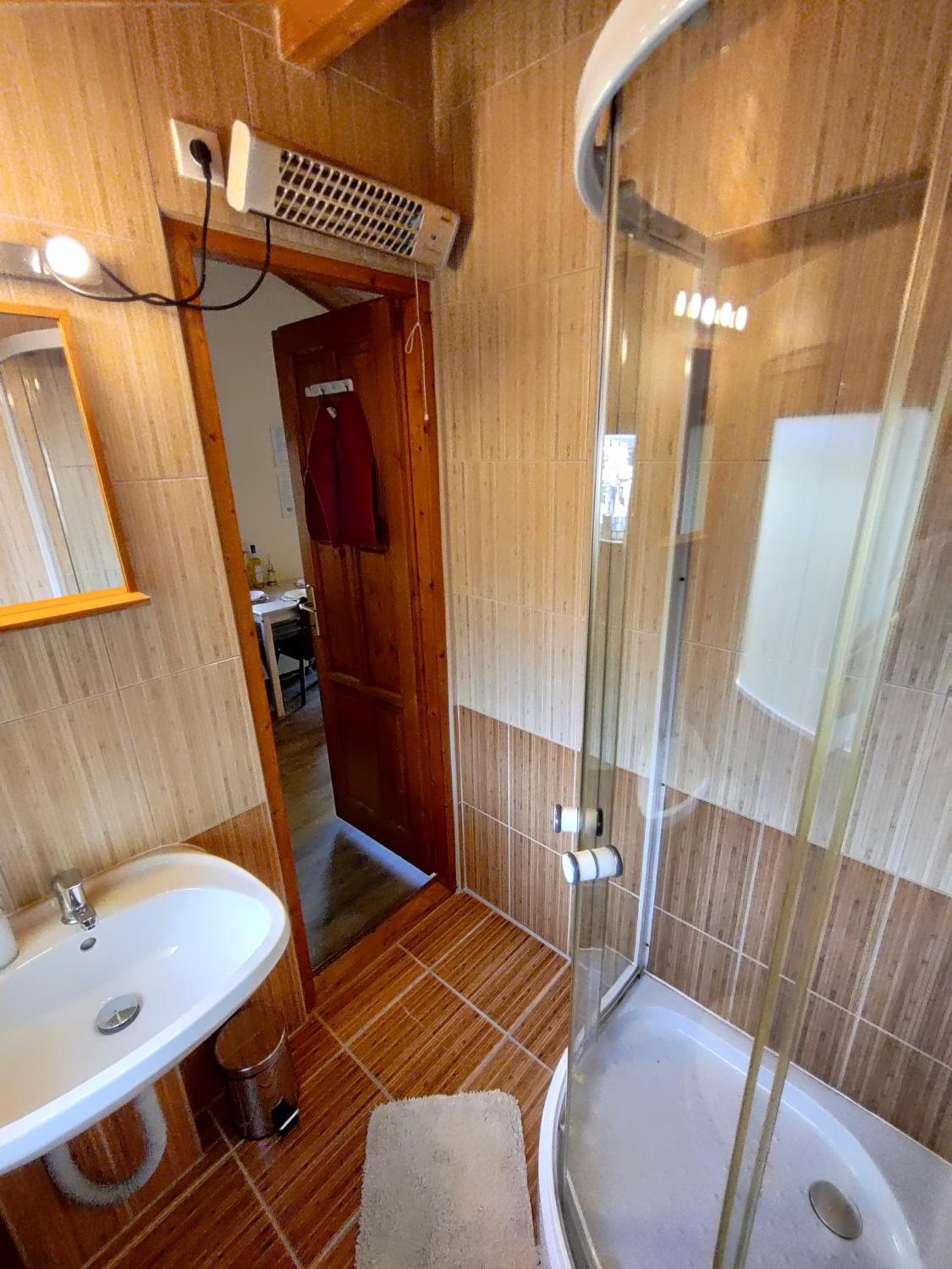 Wood House - Photo 5