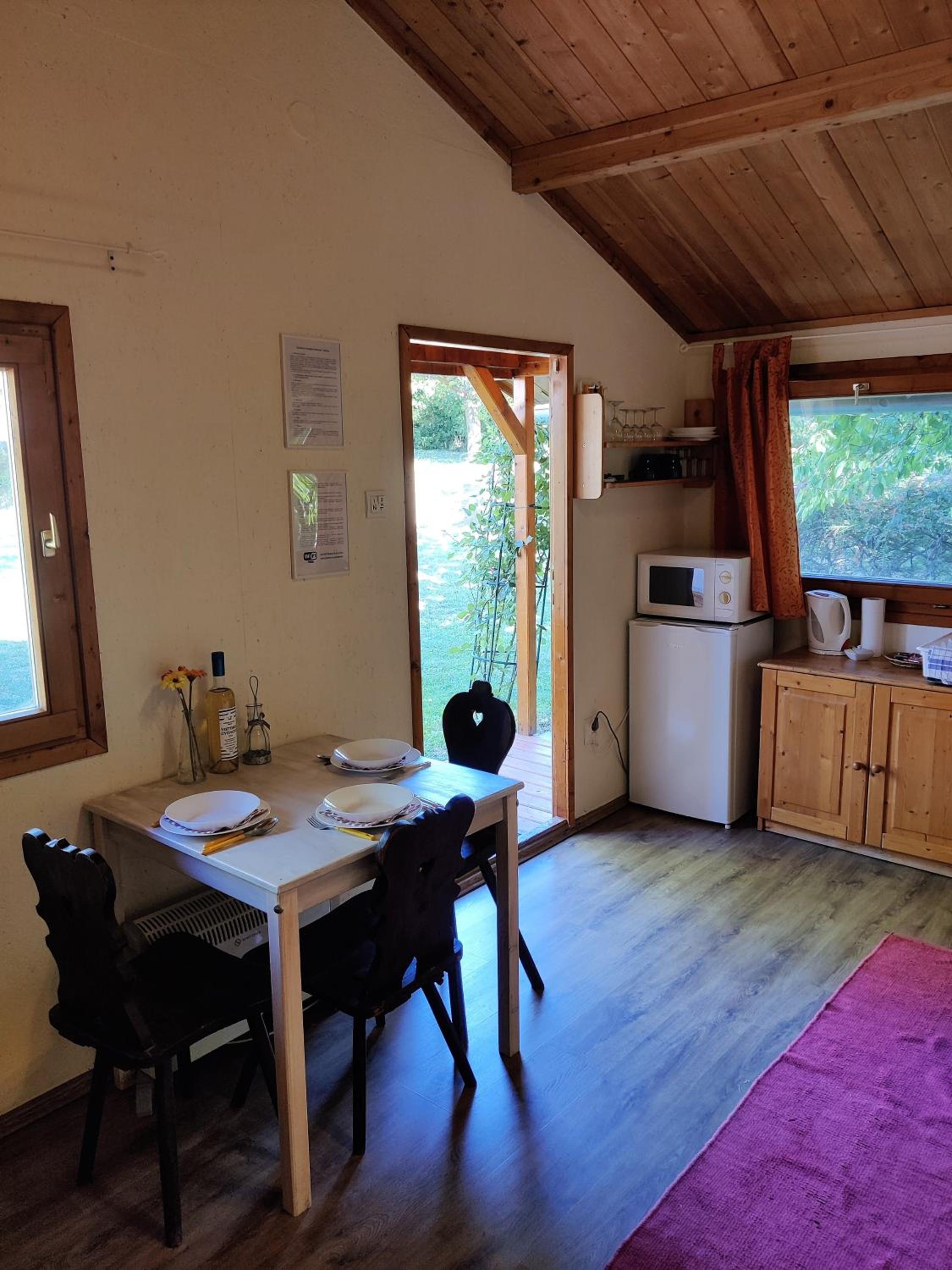 Wood House - Photo 8