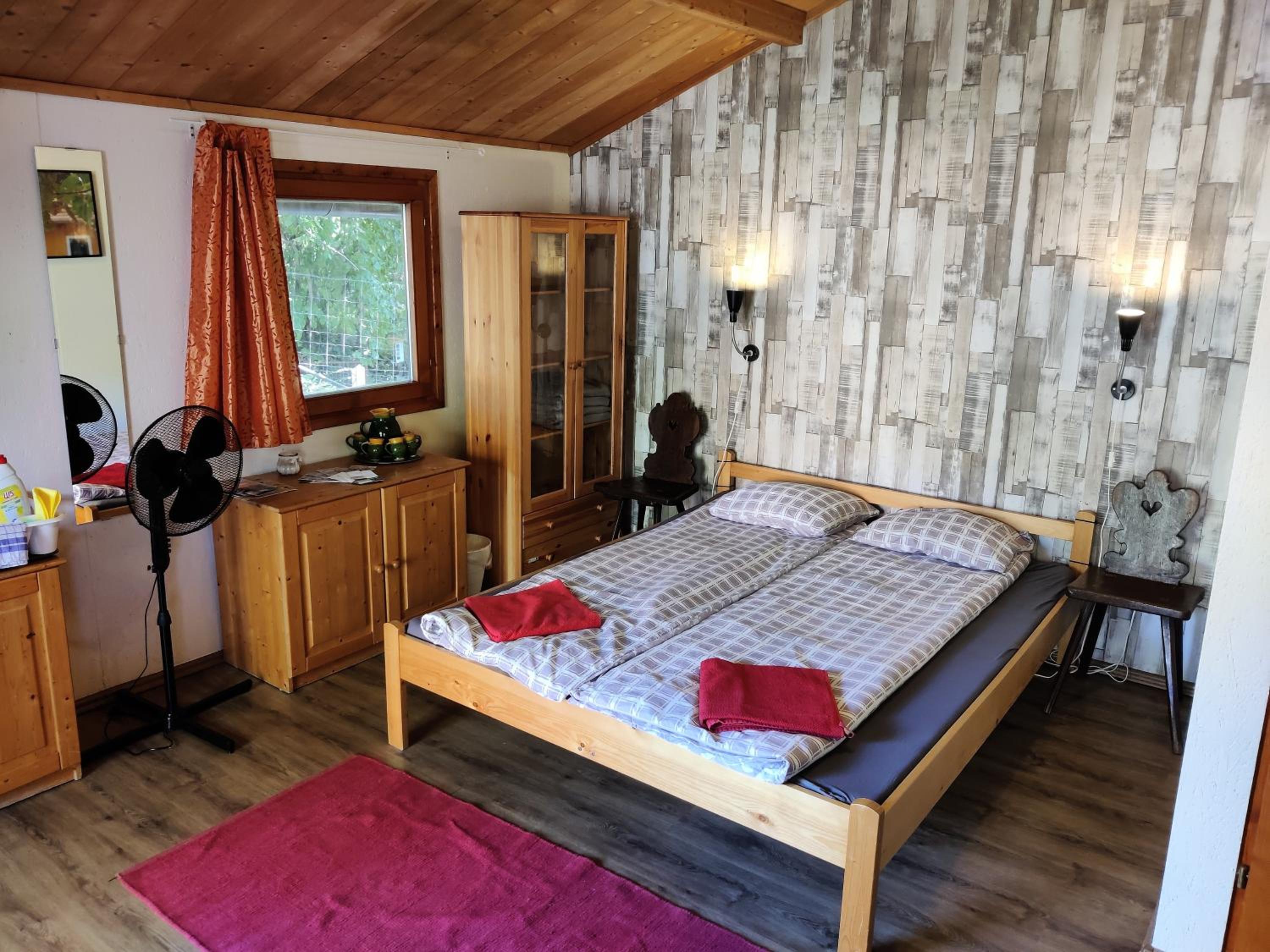 Wood House - Photo 11