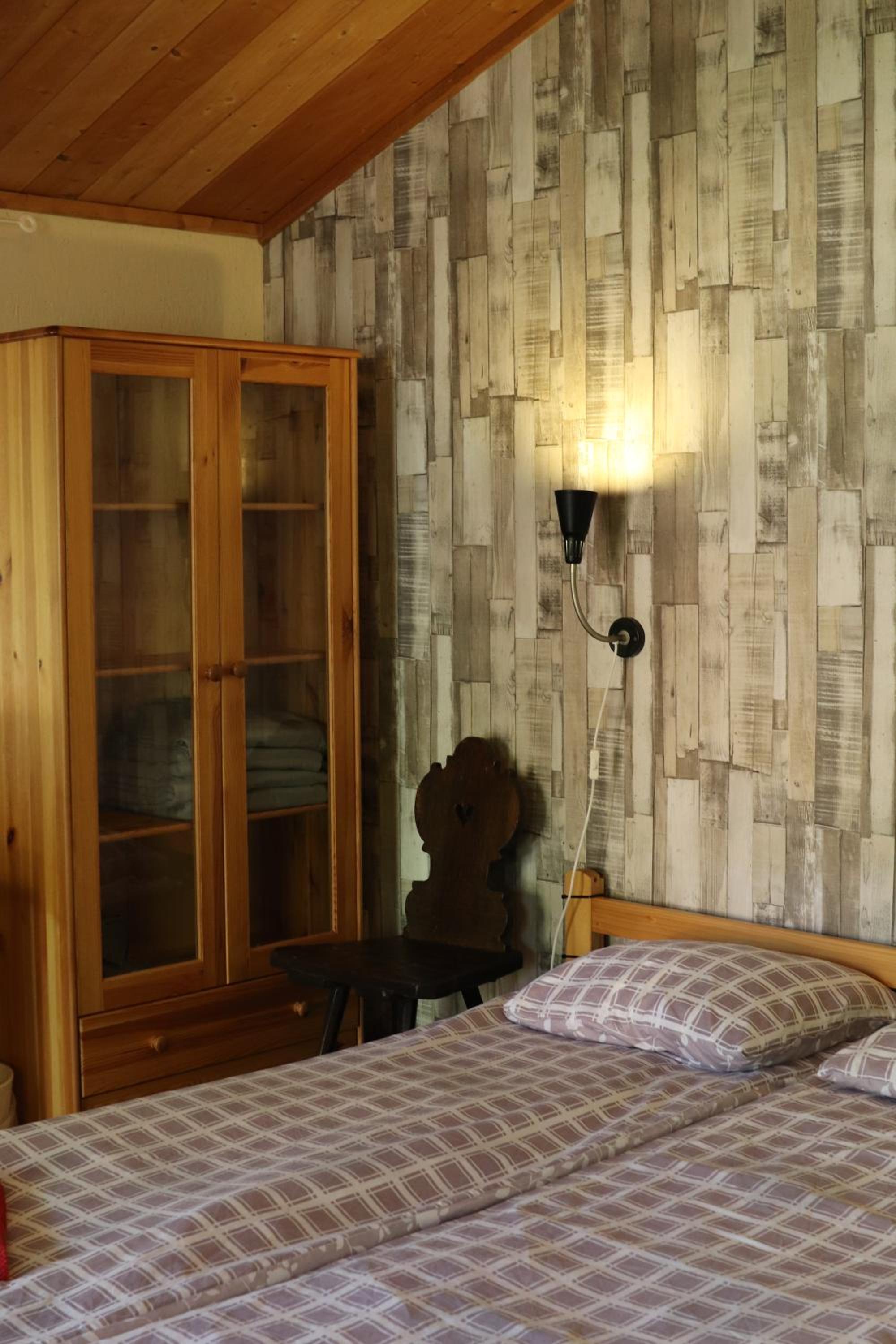 Wood House - Photo 10