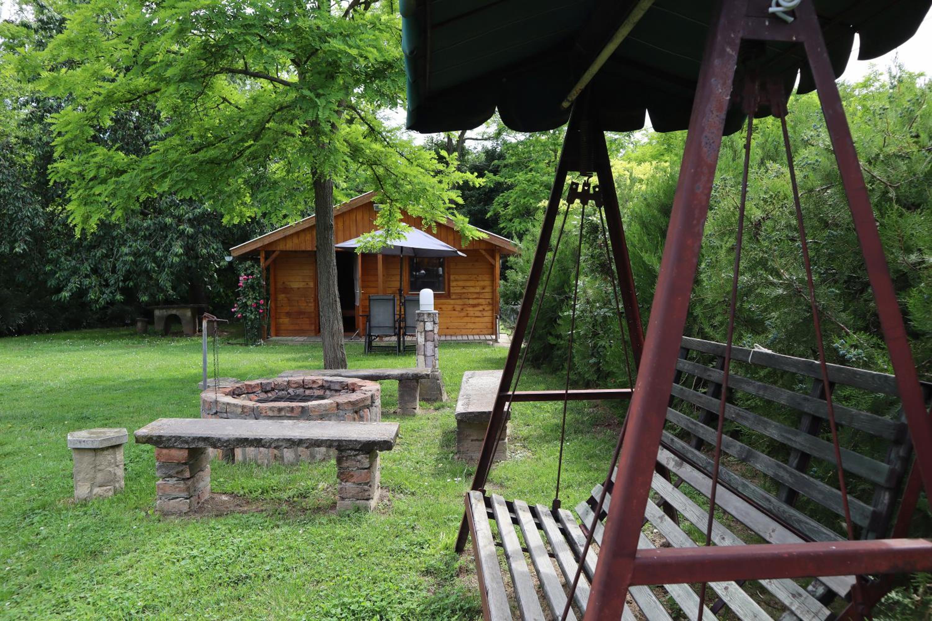 Wood House - Photo 18