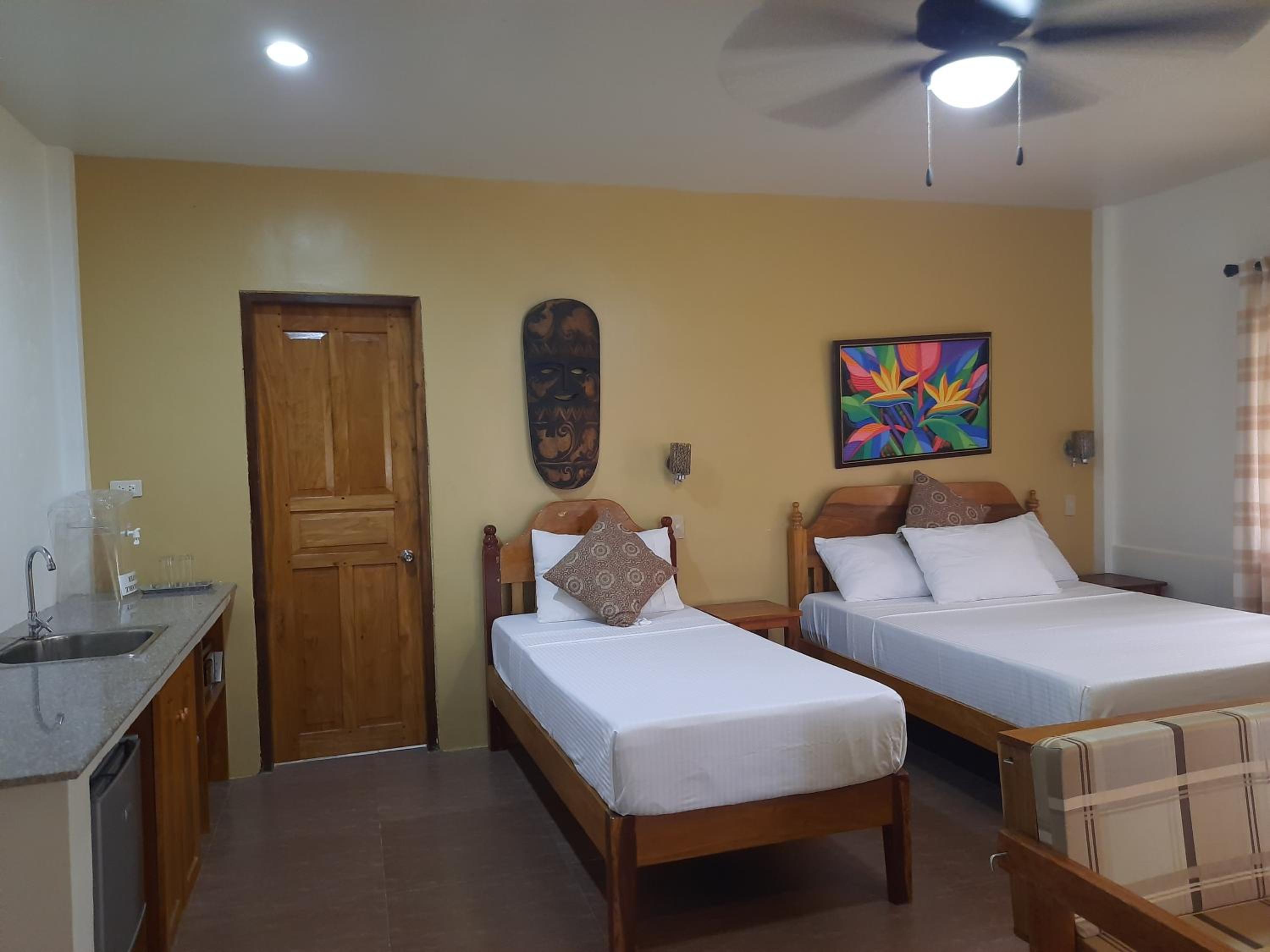 Family Room with Sea View - Photo 1