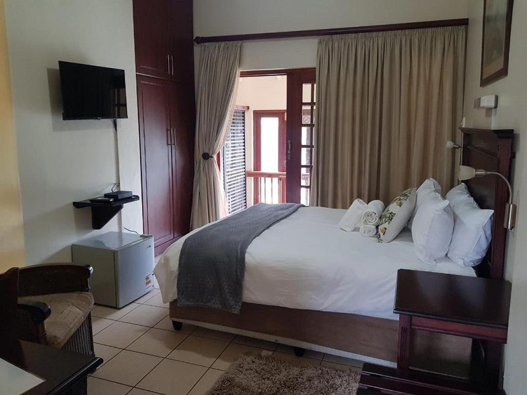 Standard Queen Room photo 2