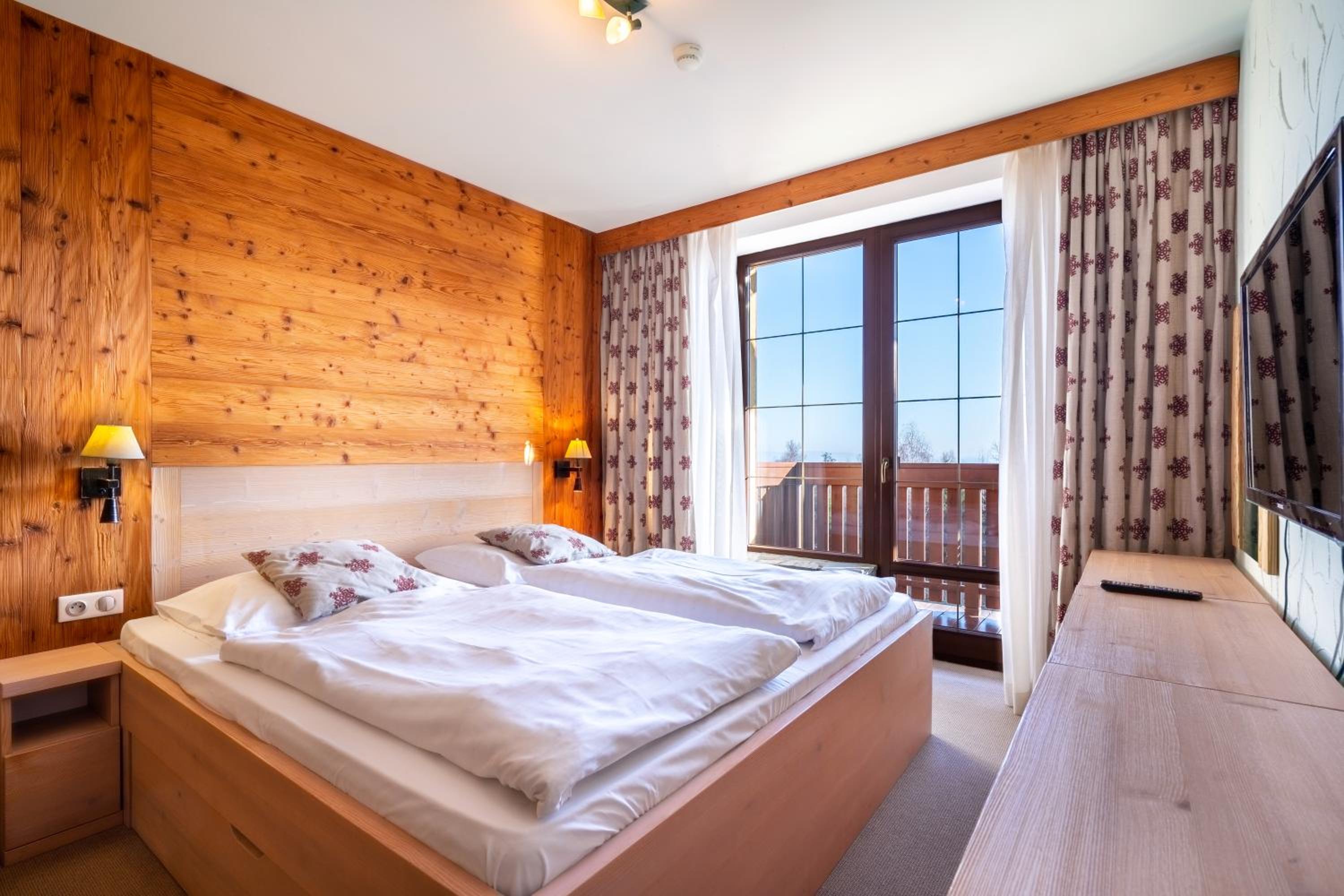 One-Bedroom Apartment in Main Hotel Building  photo 2
