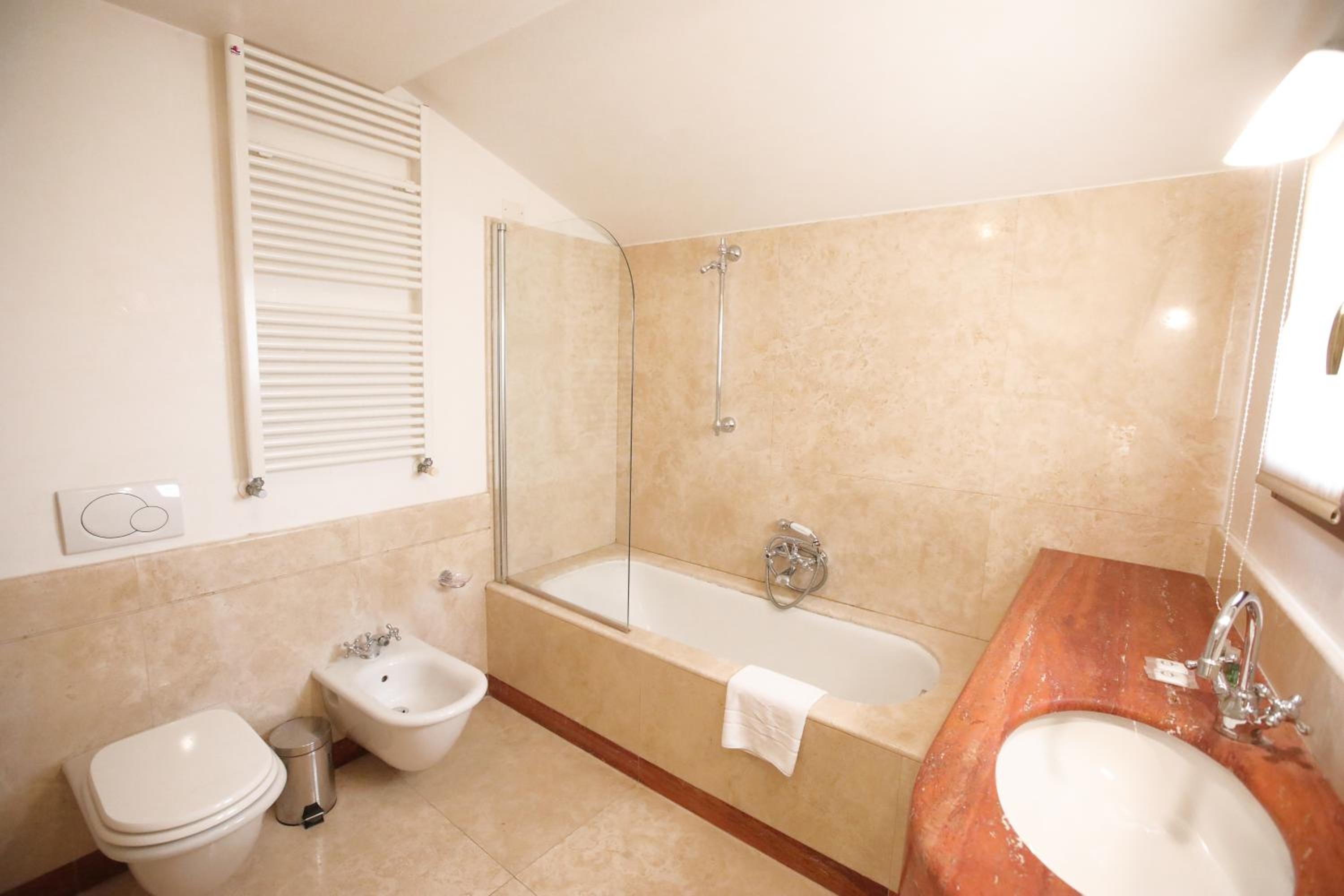 Double or Twin Room photo 3
