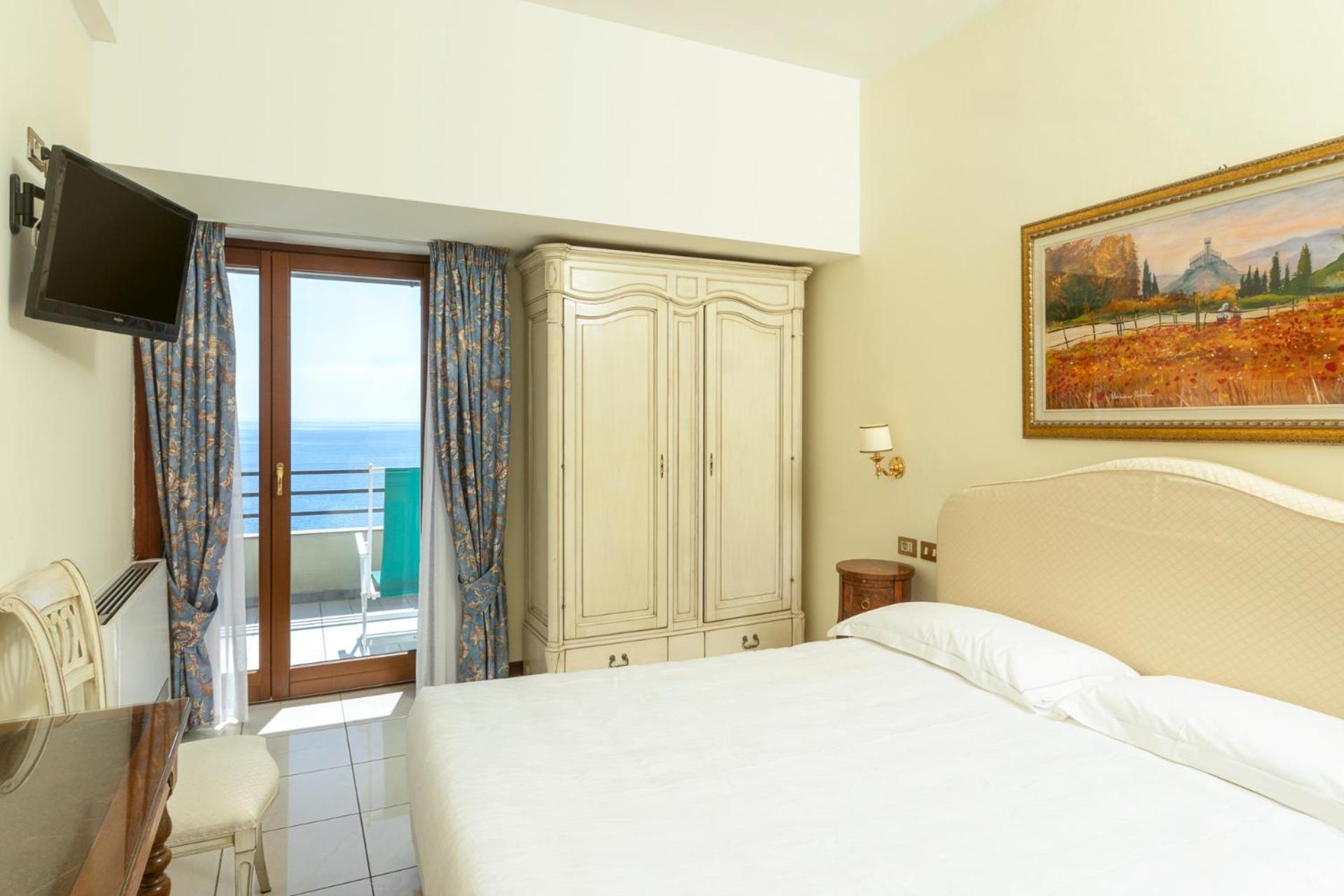 Double Room with Balcony and Sea View