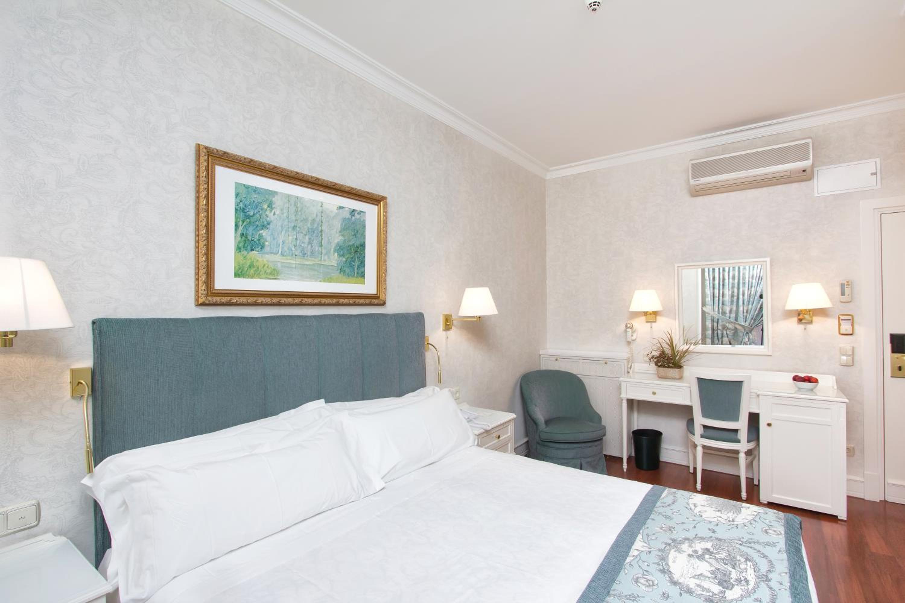 Double or Twin Room photo 3