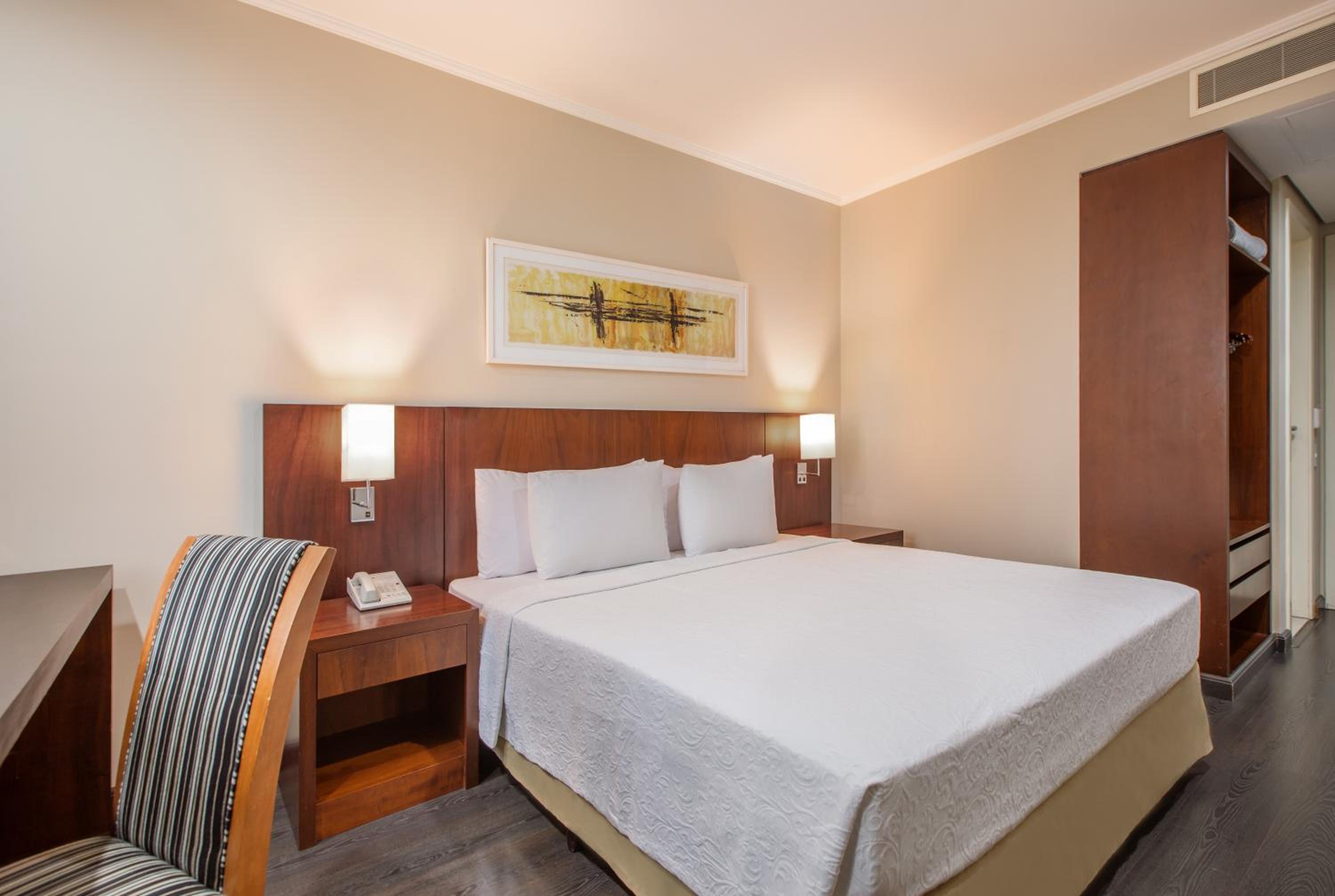 Standard Room Queen - Photo 1