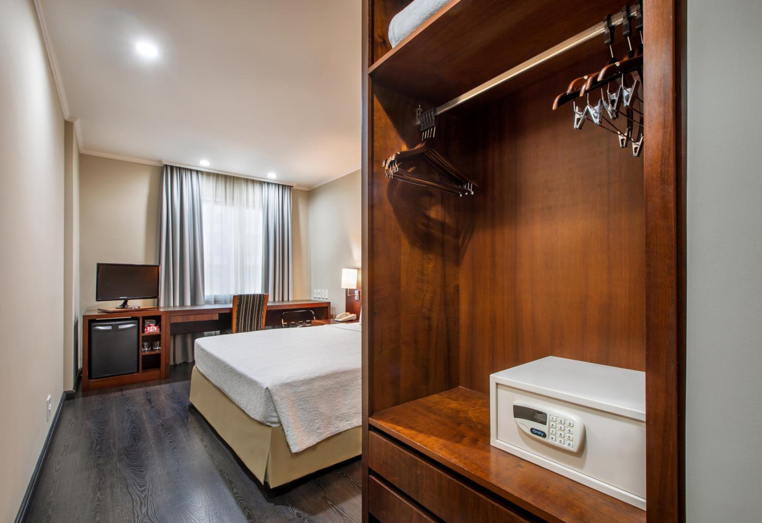 Standard Room Queen - Photo 4
