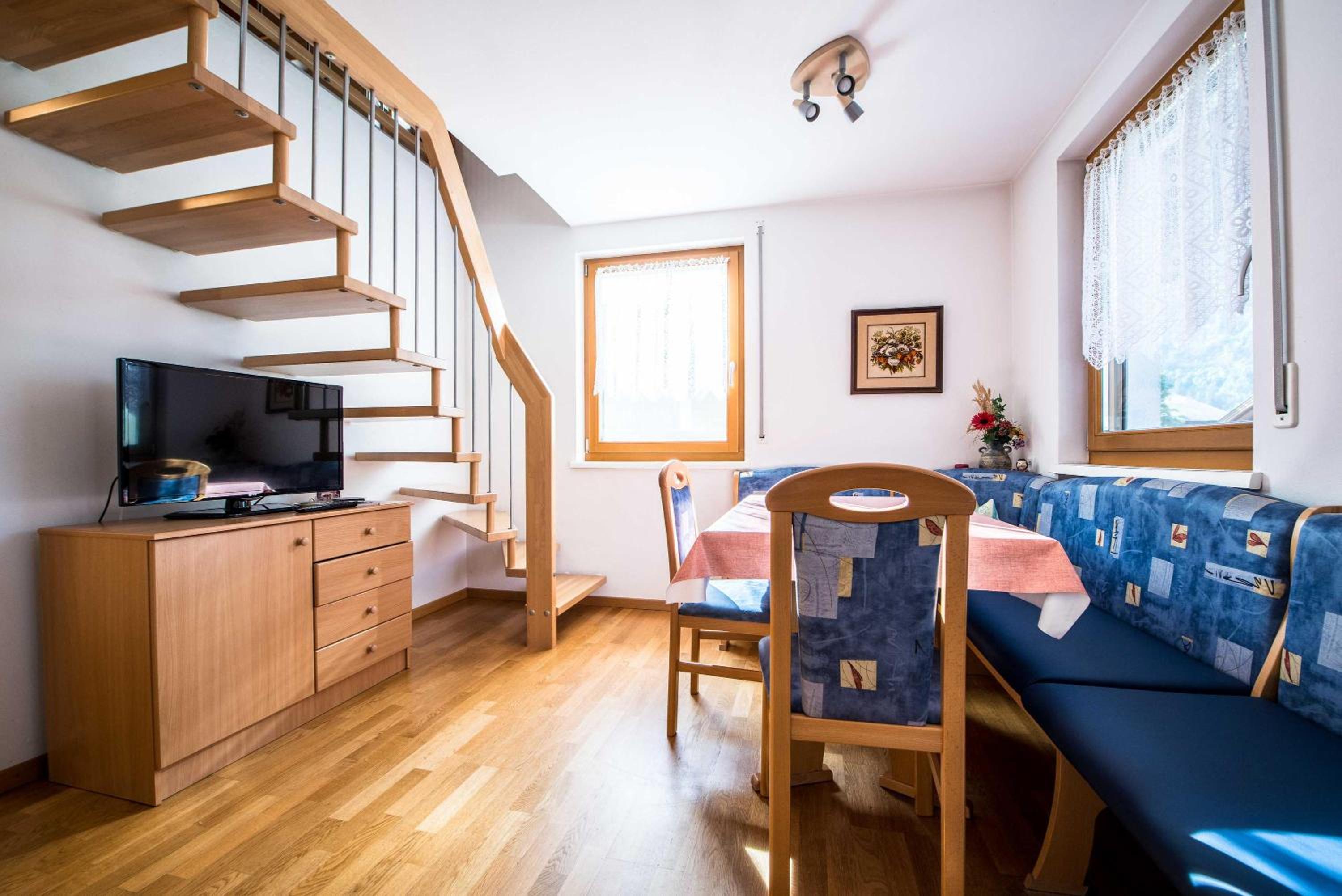 Two-Bedroom Deluxe Apartment with Garden View photo 2