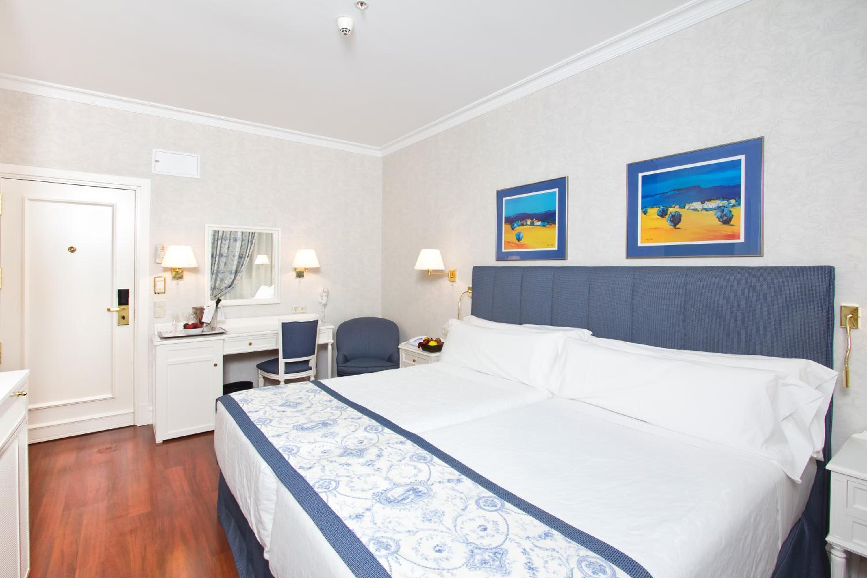 Double or Twin Room photo 3