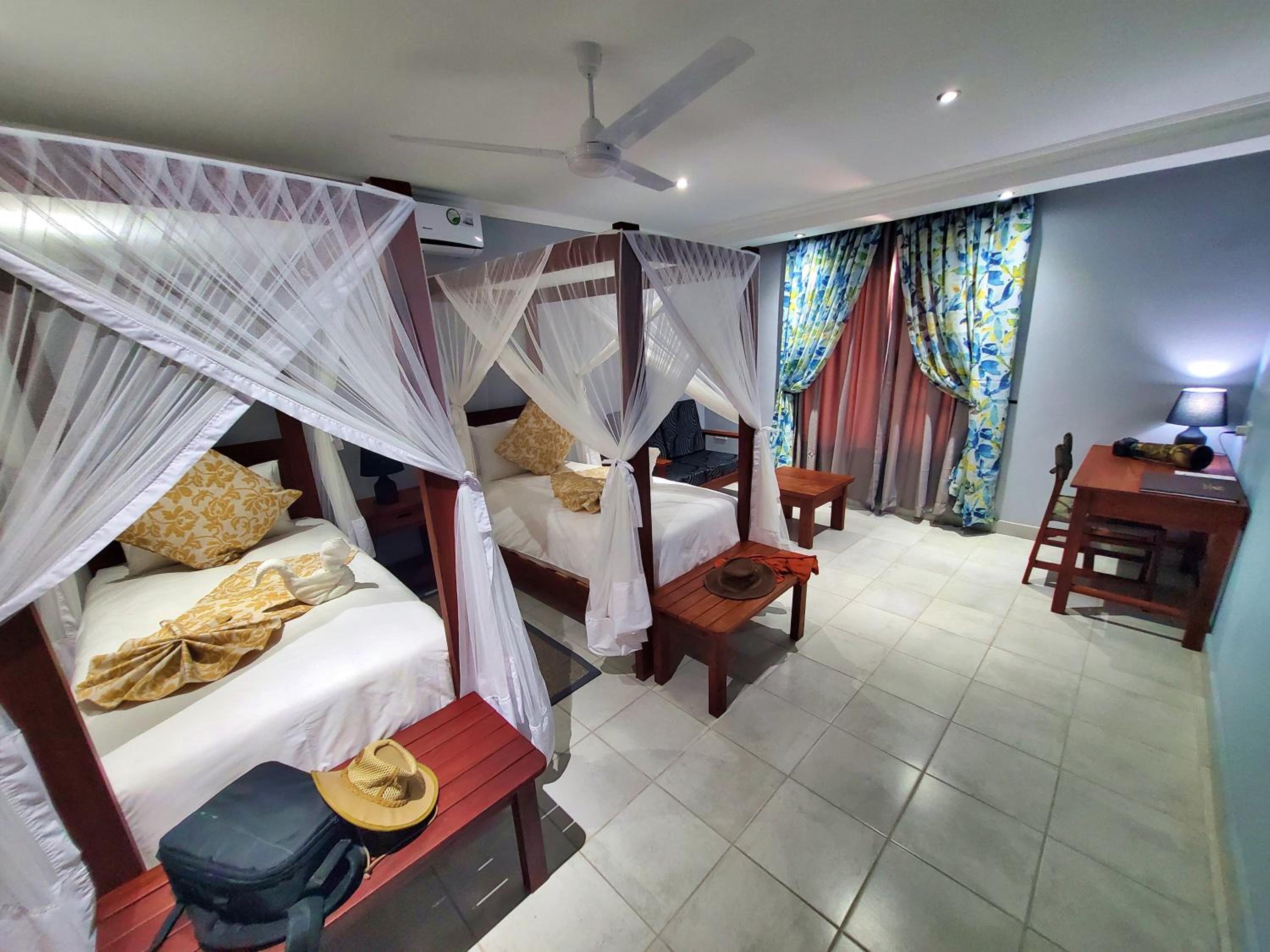 Twin Room - Photo 35