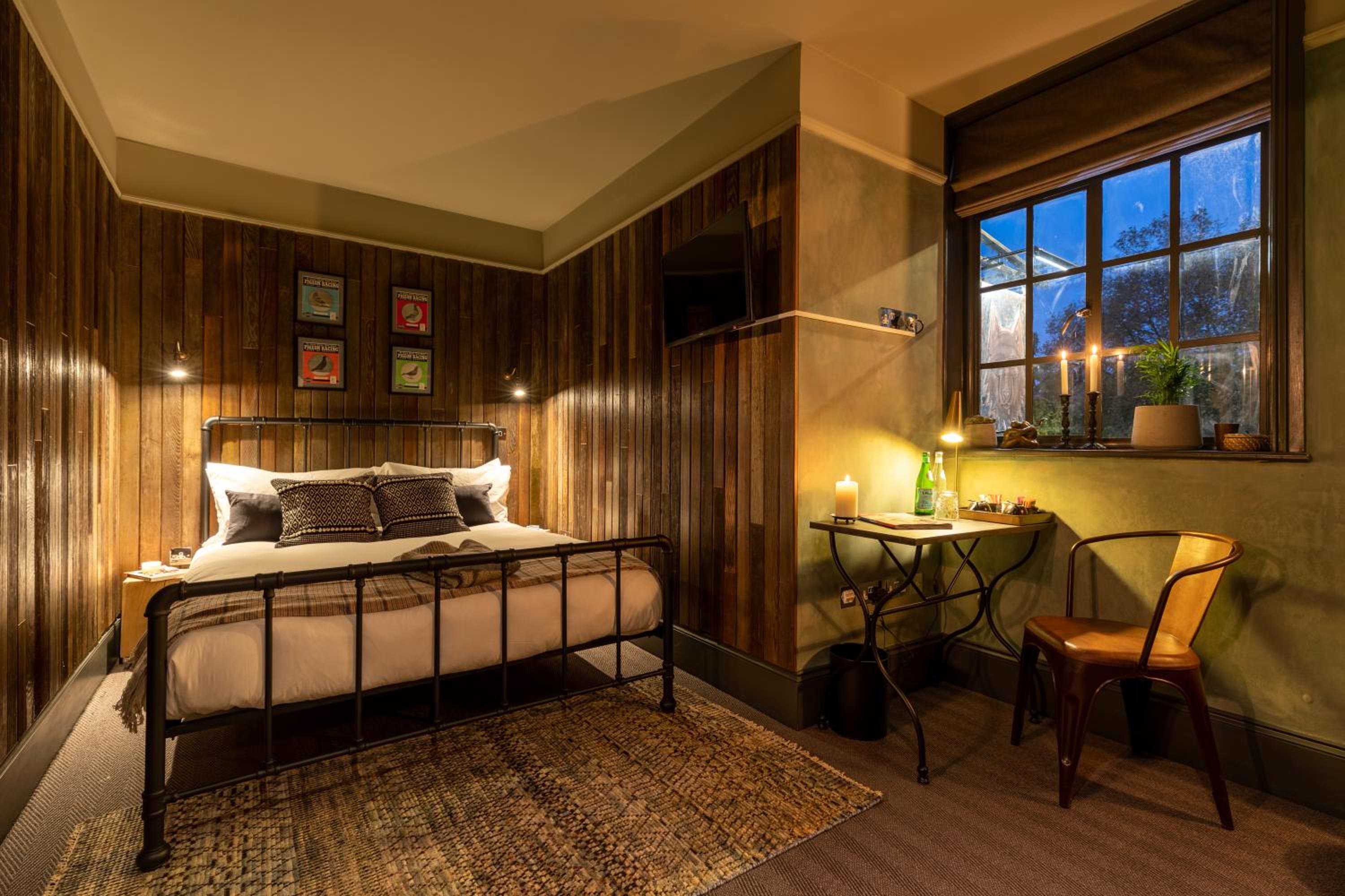 Deluxe King Room photo 2