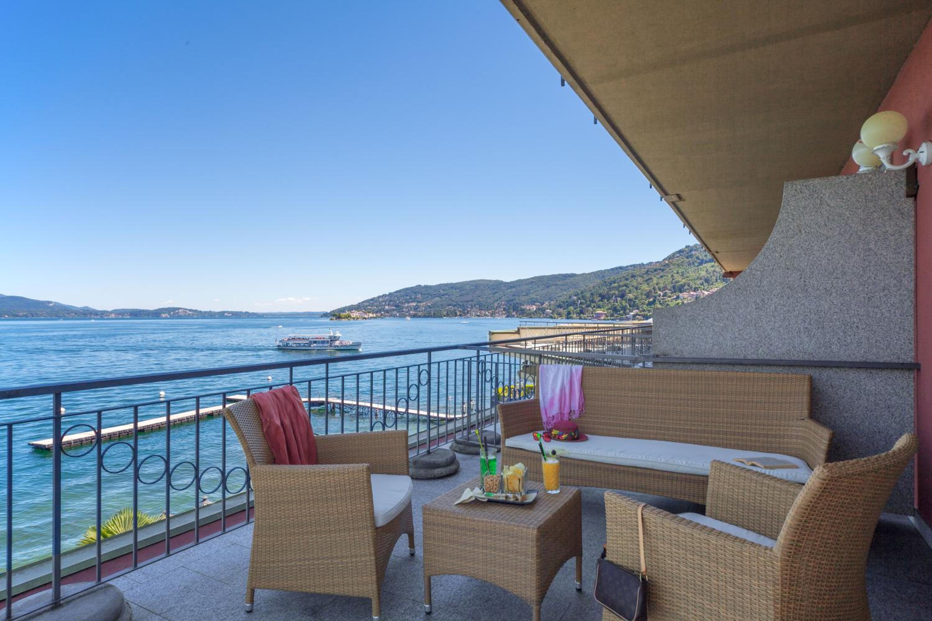 Junior Suite with Lake View - Photo 17