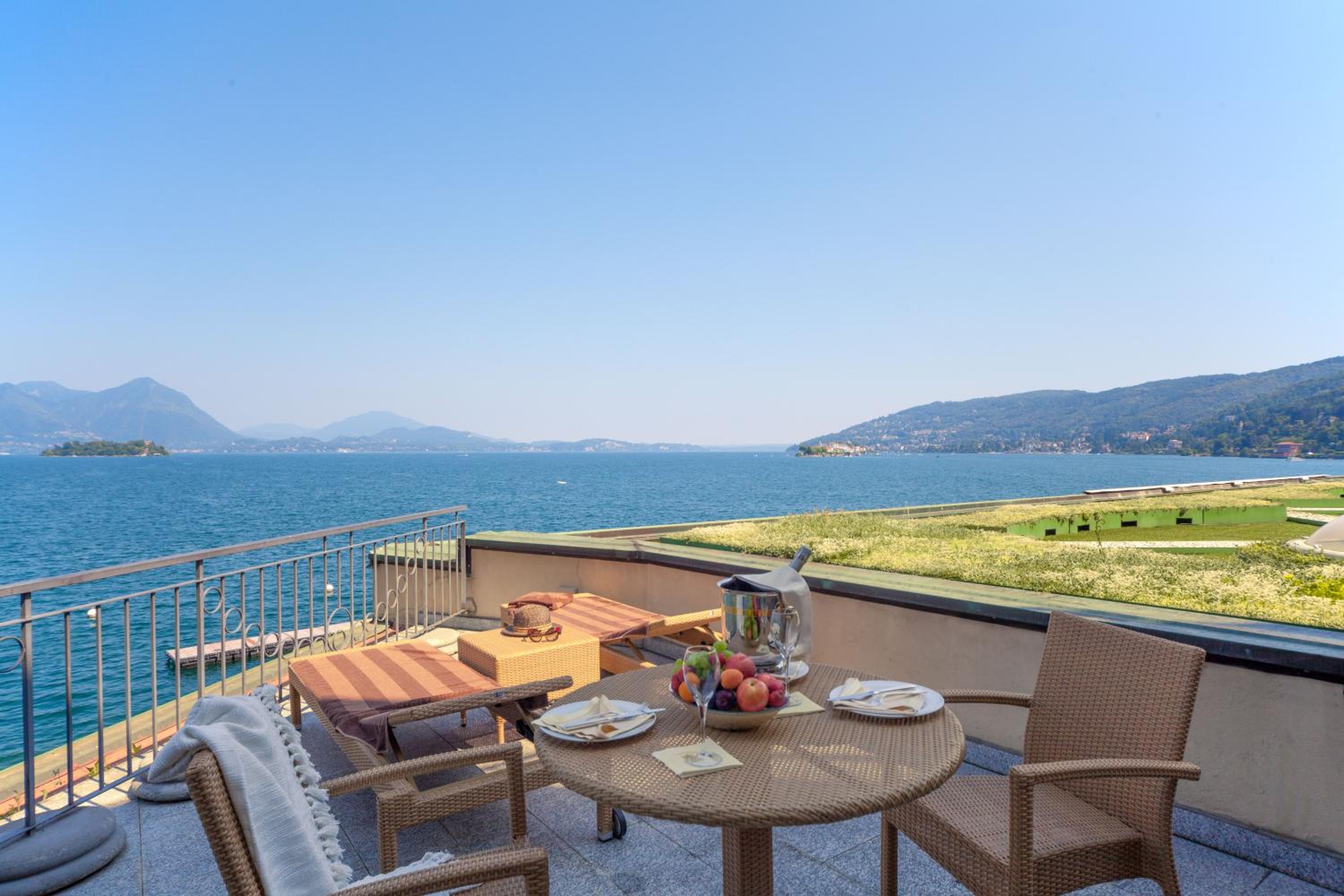 Junior Suite with Lake View - Photo 15