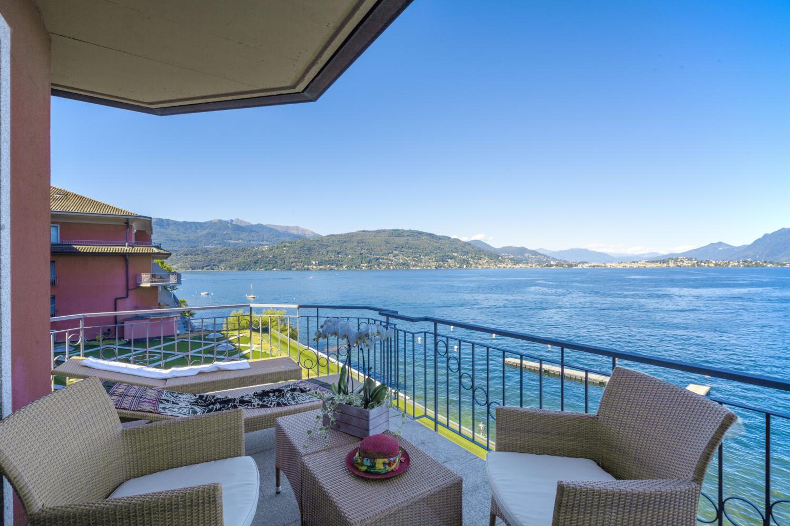 Junior Suite with Lake View - Photo 14