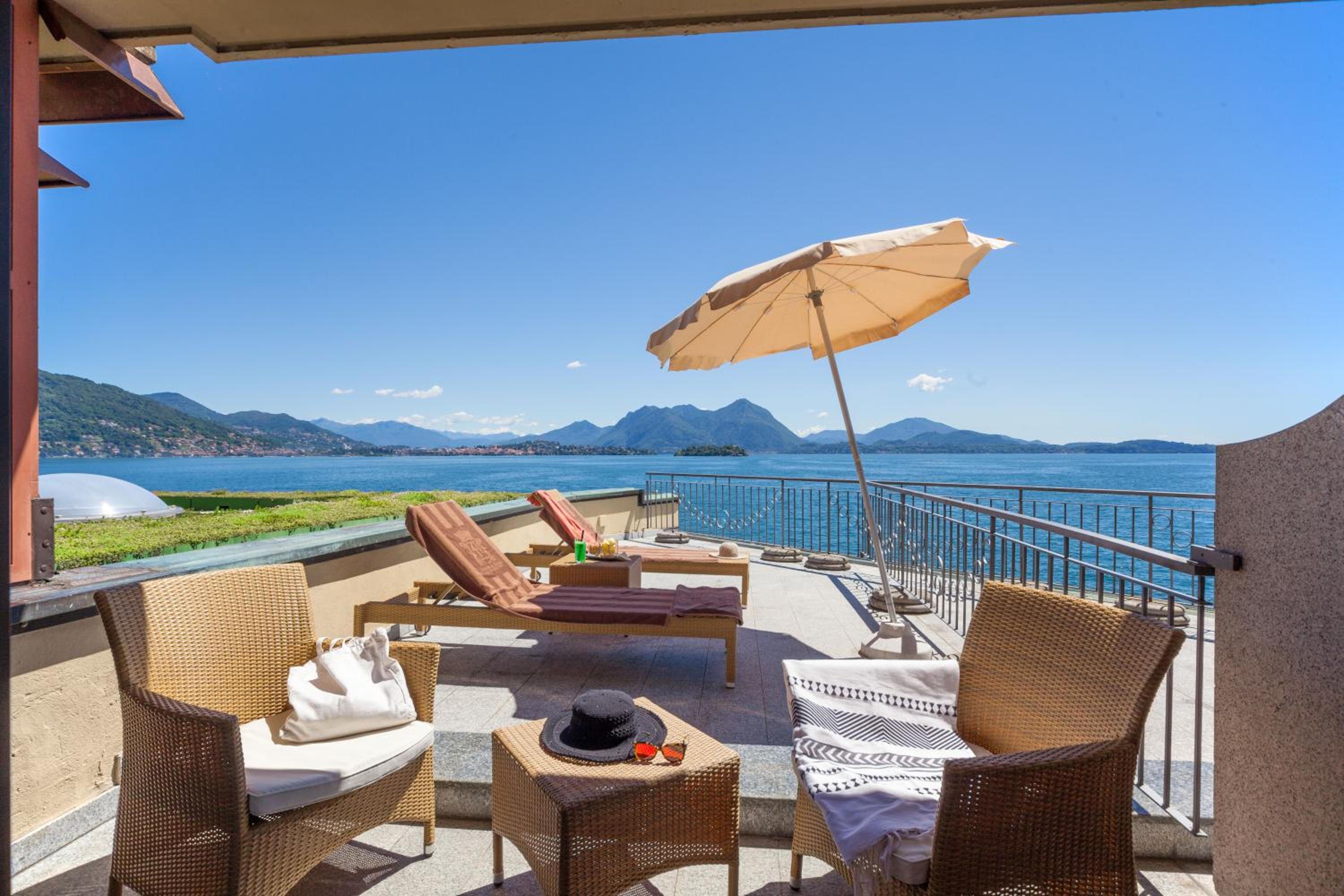Junior Suite with Lake View - Photo 13