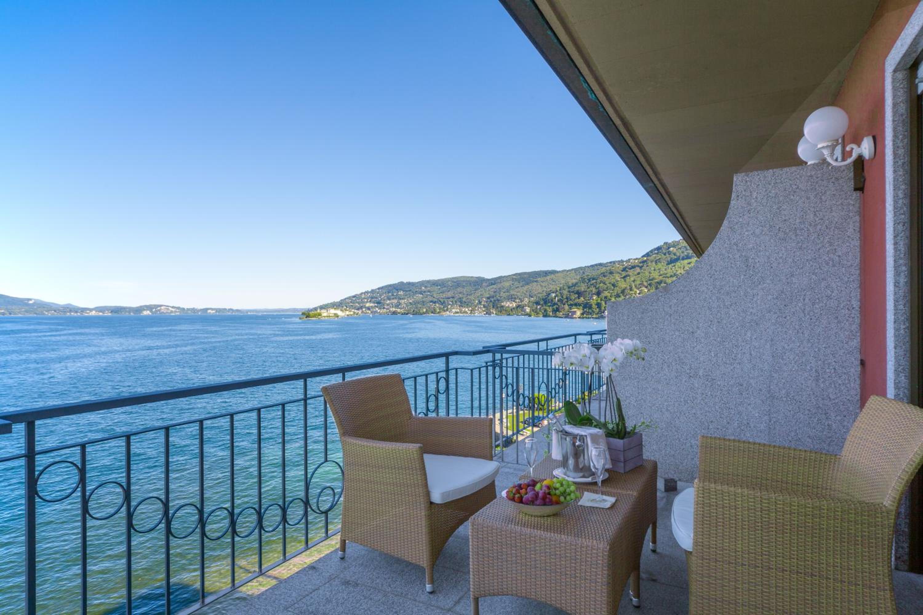 Junior Suite with Lake View - Photo 11