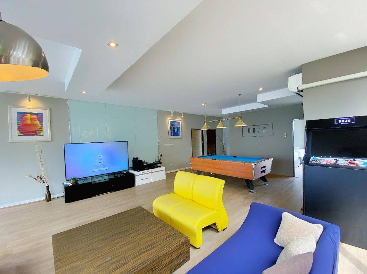 Twelve-Bedroom Villa with Private Pool - Photo 31