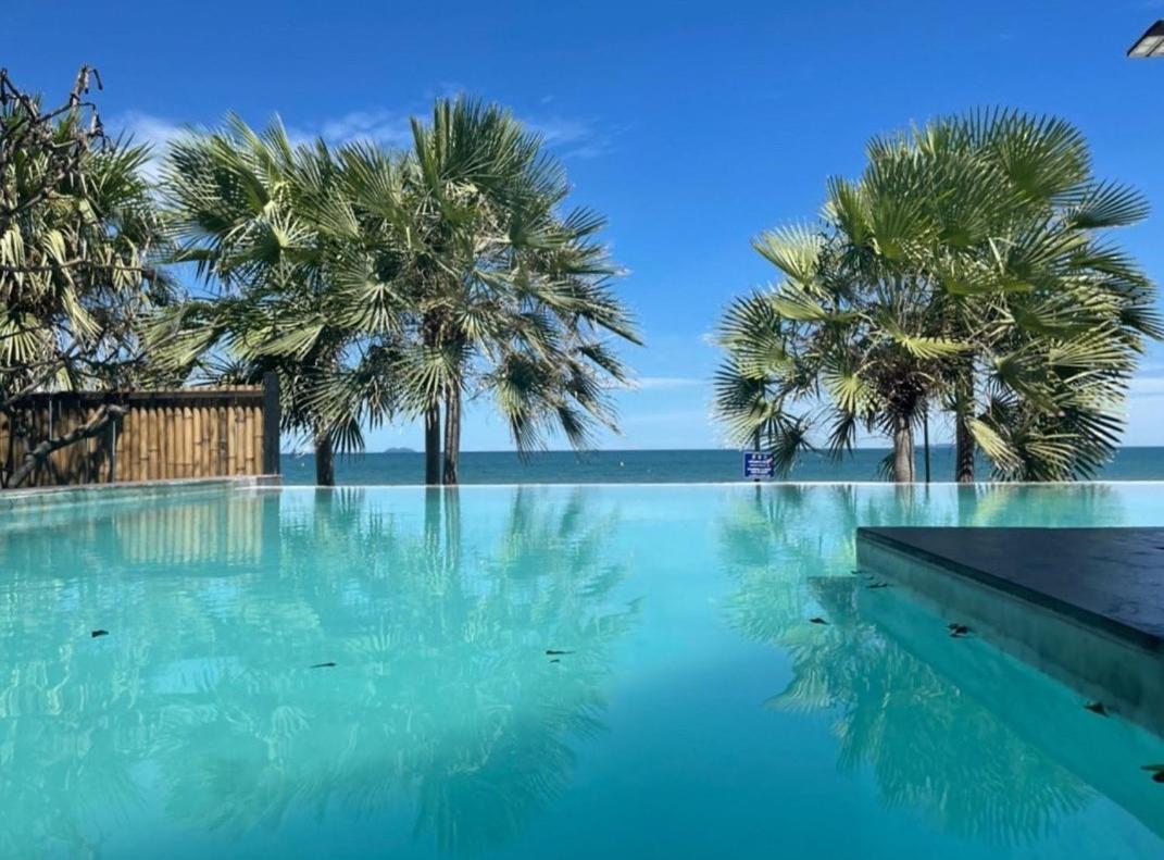Twelve-Bedroom Villa with Private Pool - Photo 32