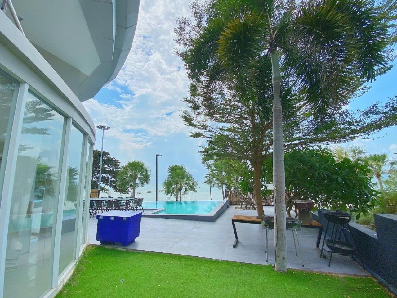Twelve-Bedroom Villa with Private Pool - Photo 35