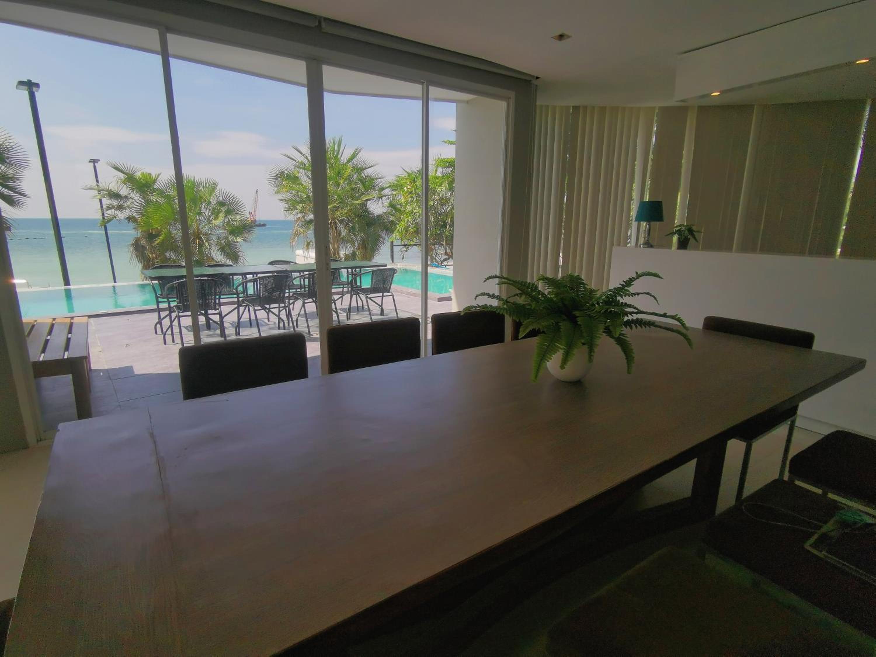 Twelve-Bedroom Villa with Private Pool - Photo 25