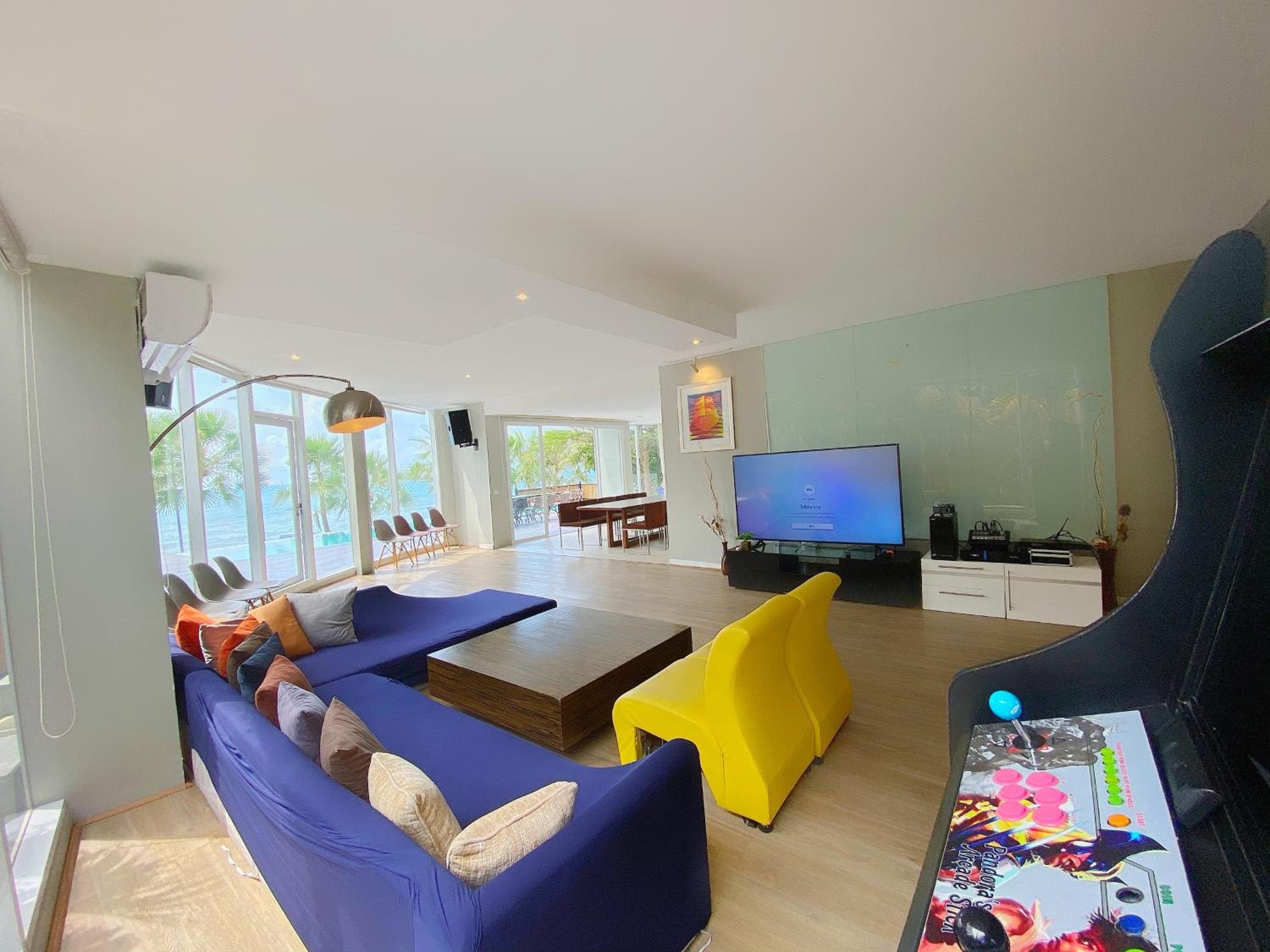 Twelve-Bedroom Villa with Private Pool - Photo 6