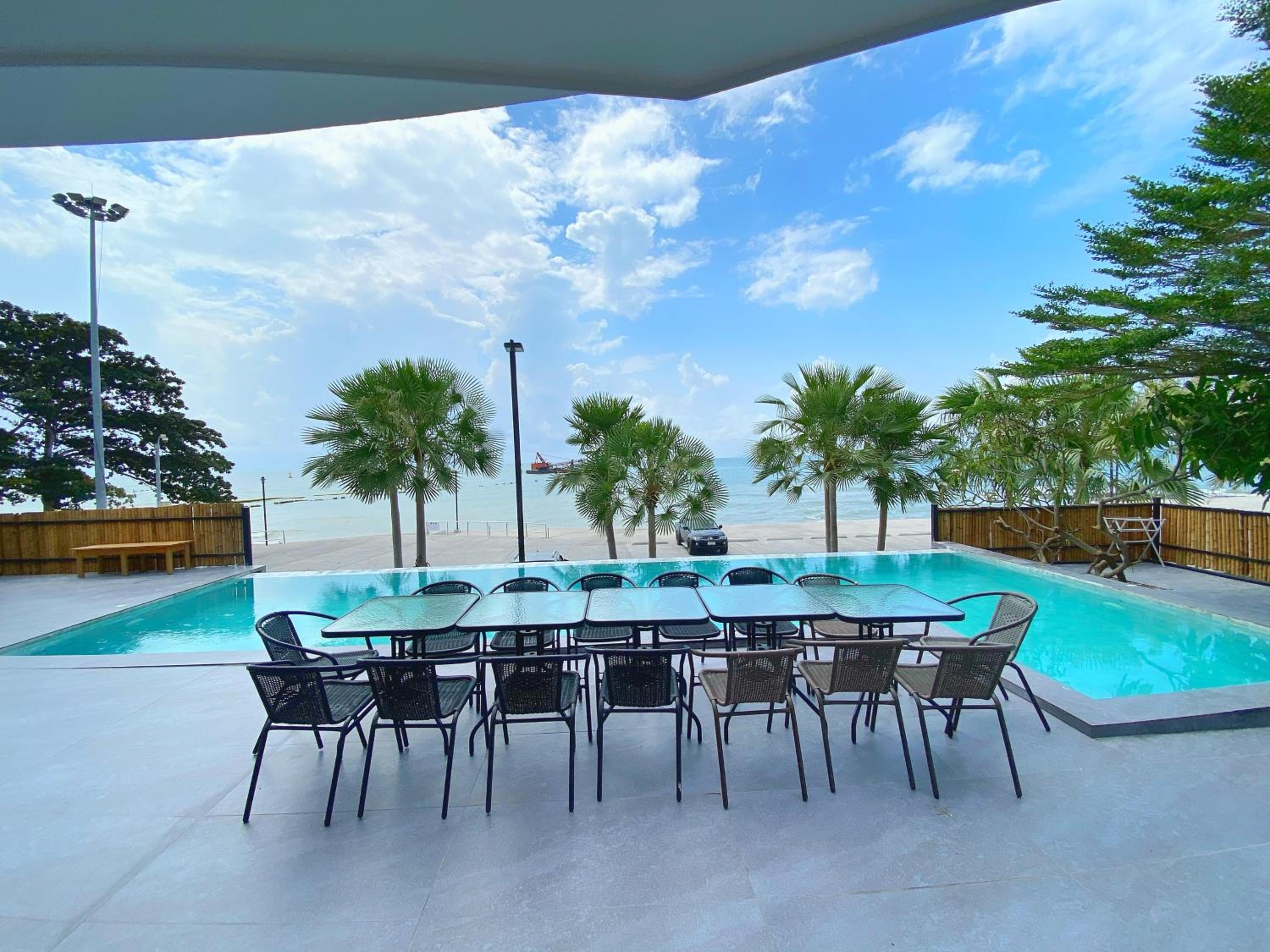 Twelve-Bedroom Villa with Private Pool - Photo 7