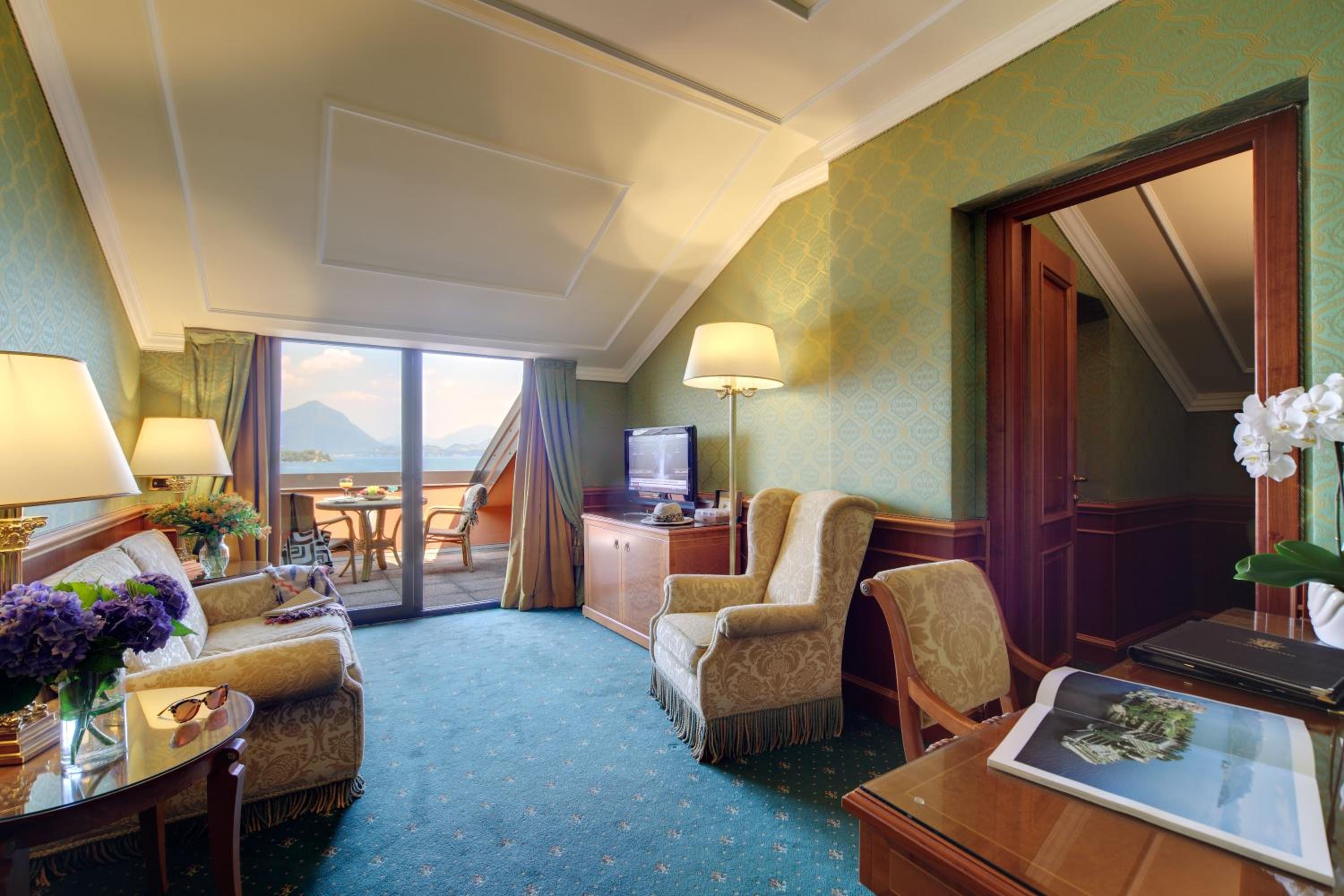 Suite with Lake View photo 2