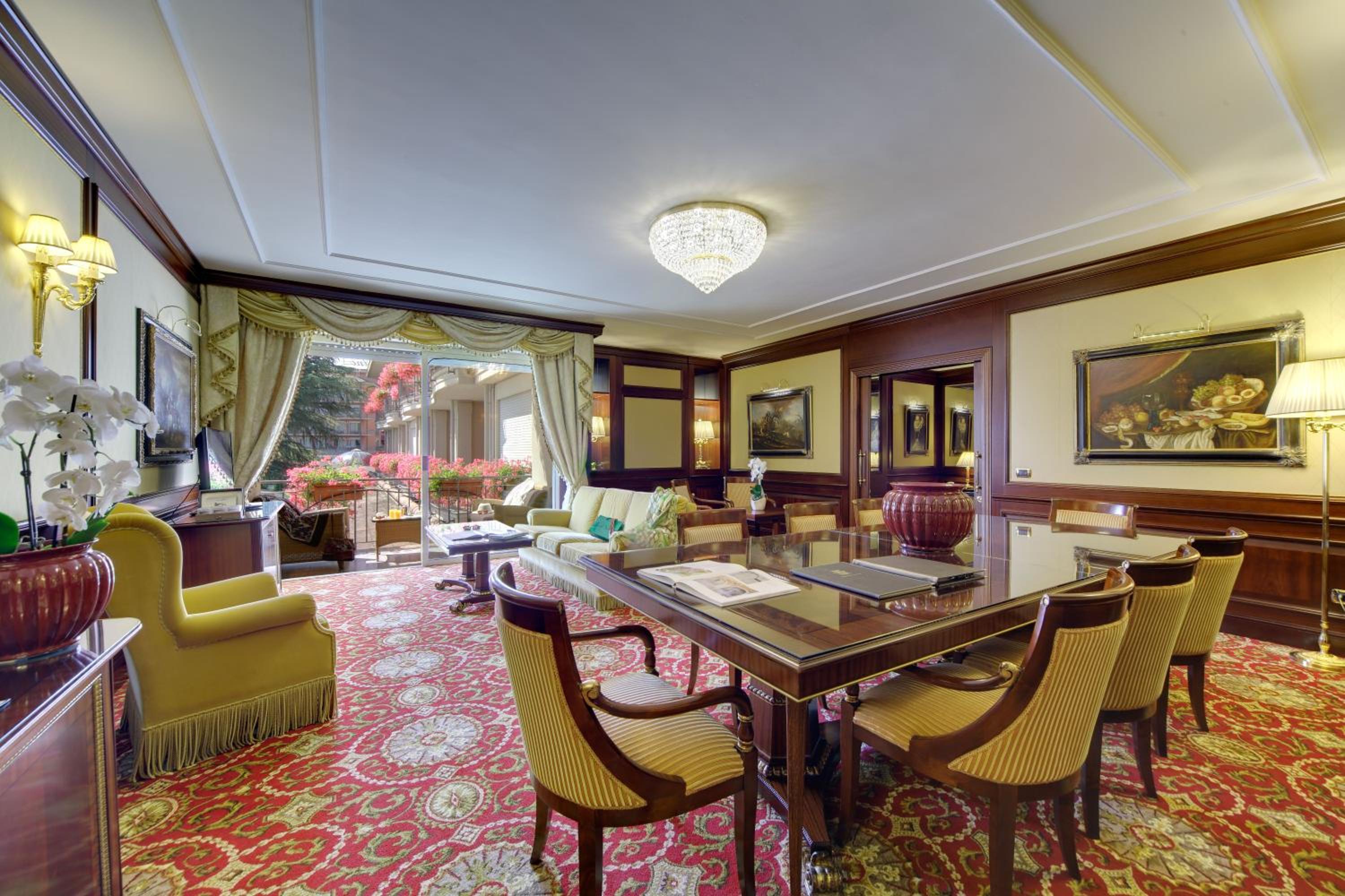 Senior Suite with Lake View - Photo 22