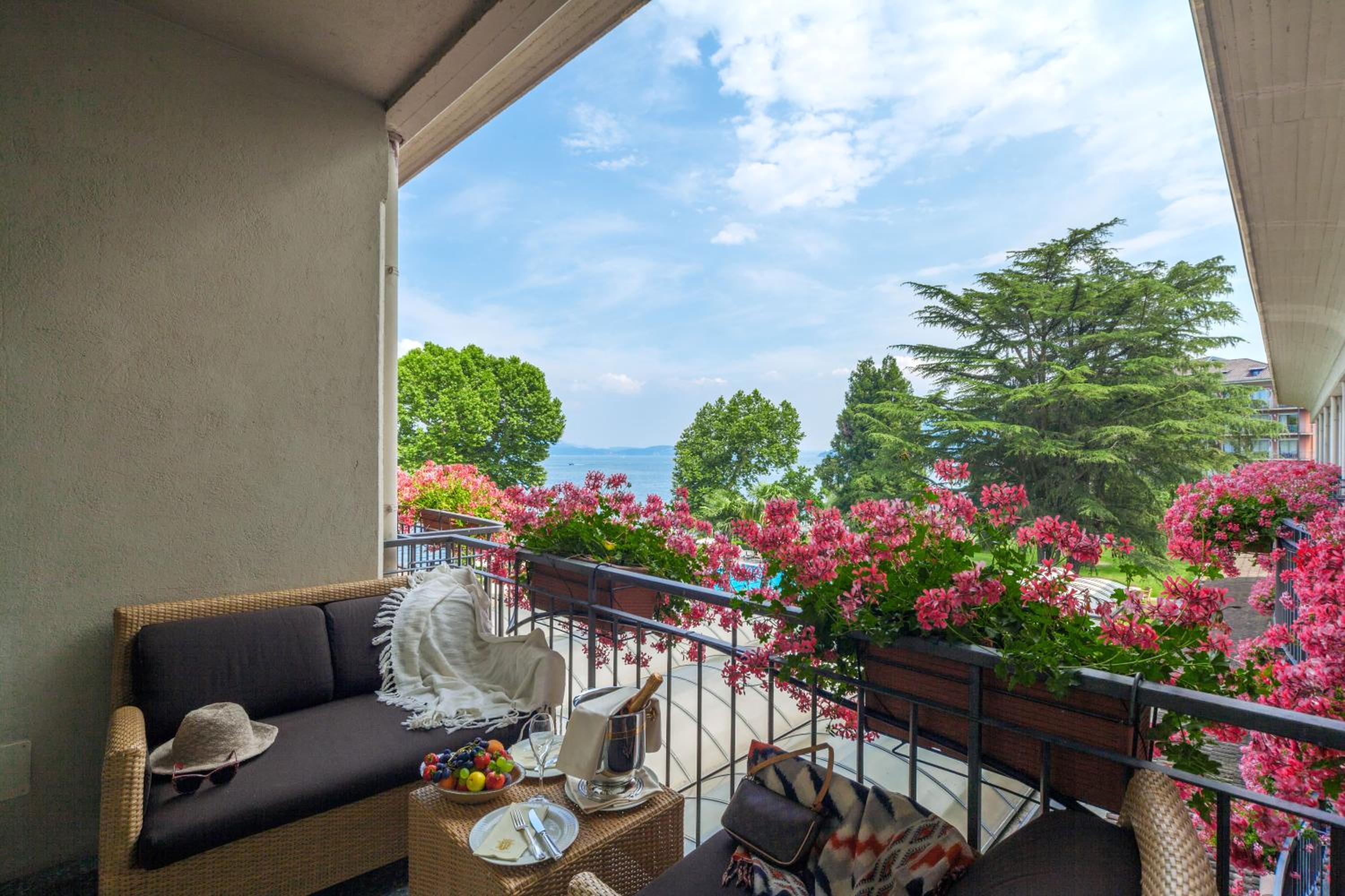 Senior Suite with Lake View - Photo 7