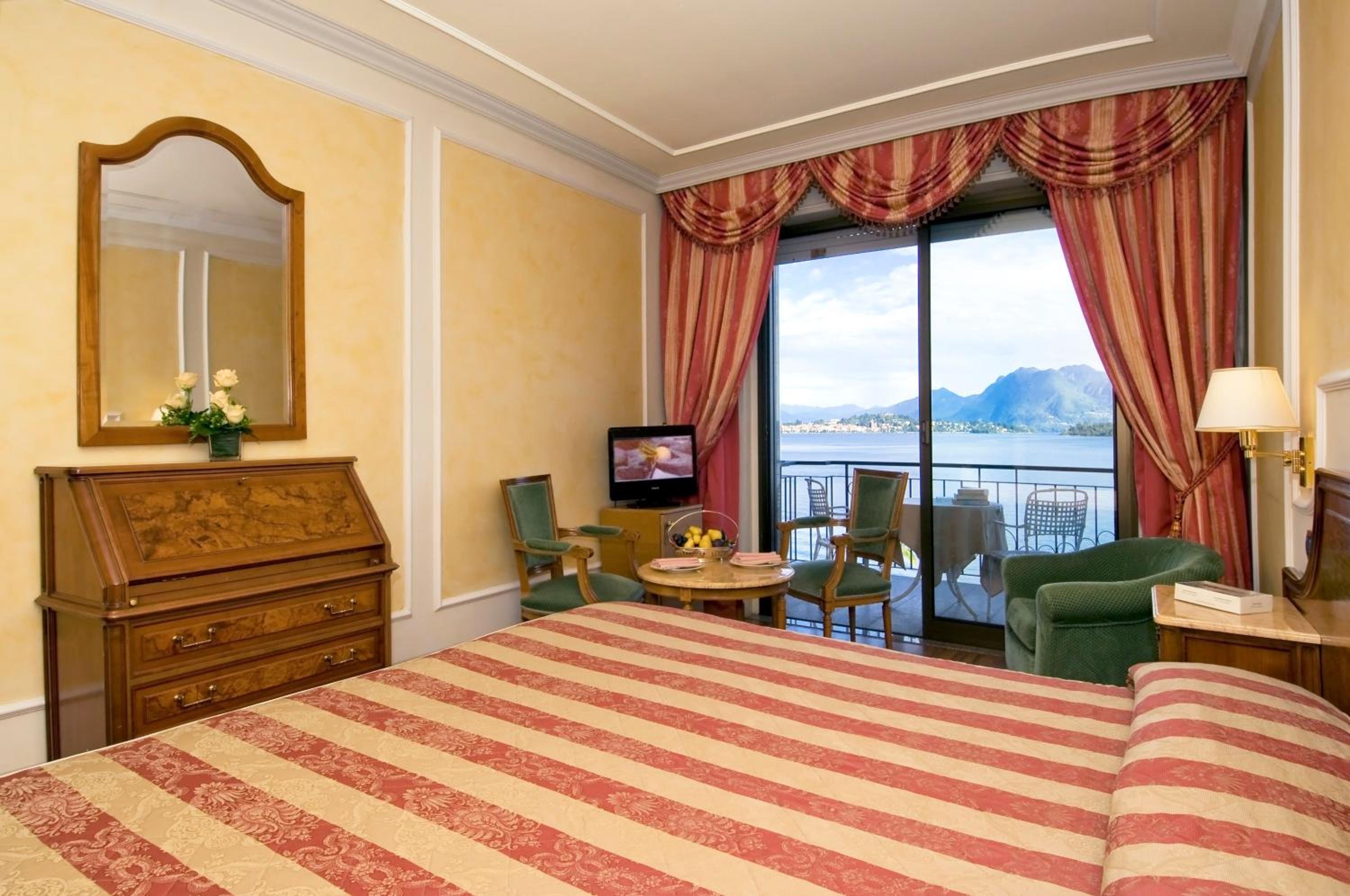 Classic Double Room with lake or side pool view - Photo 1