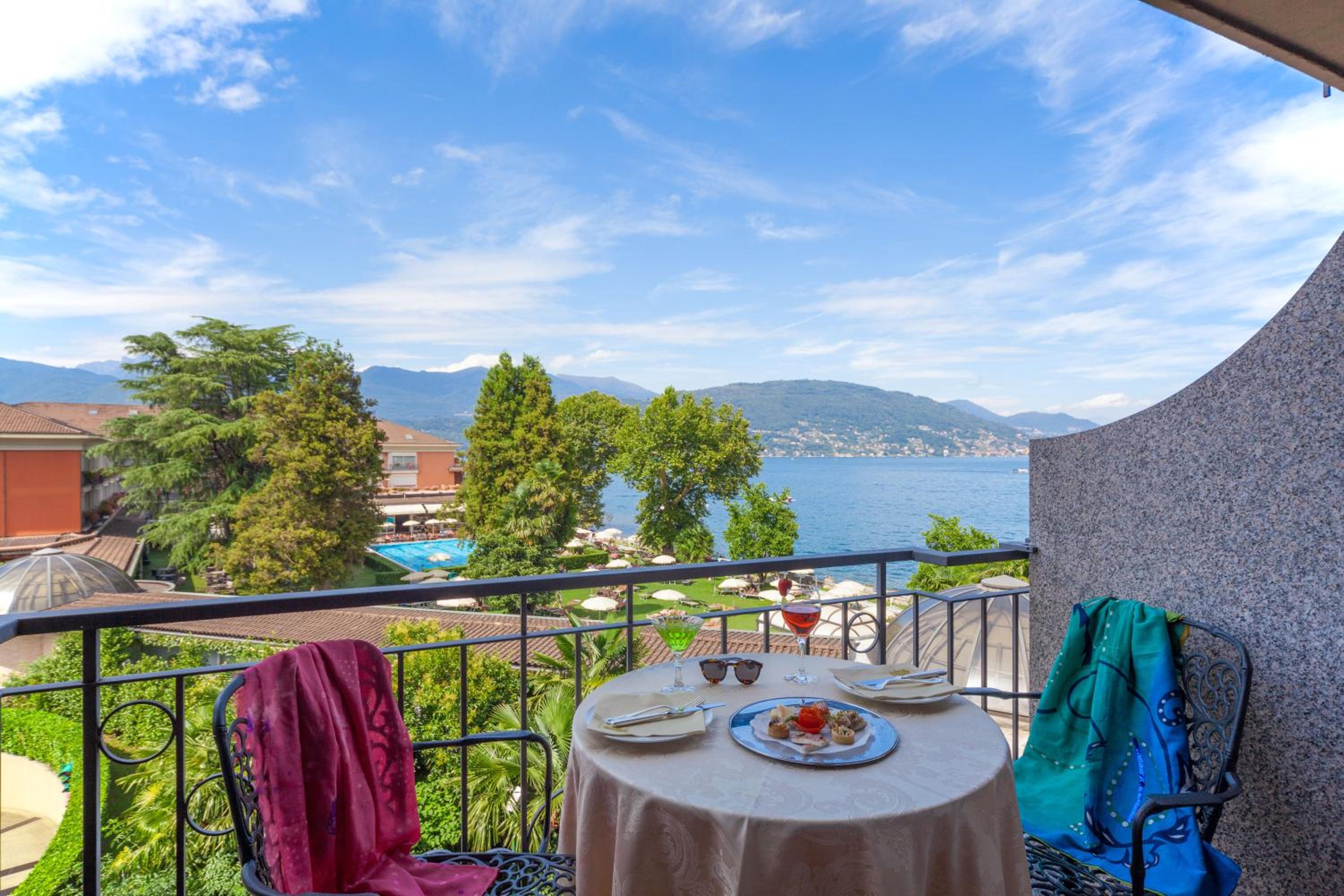 Classic Double Room with lake or side pool view - Photo 4