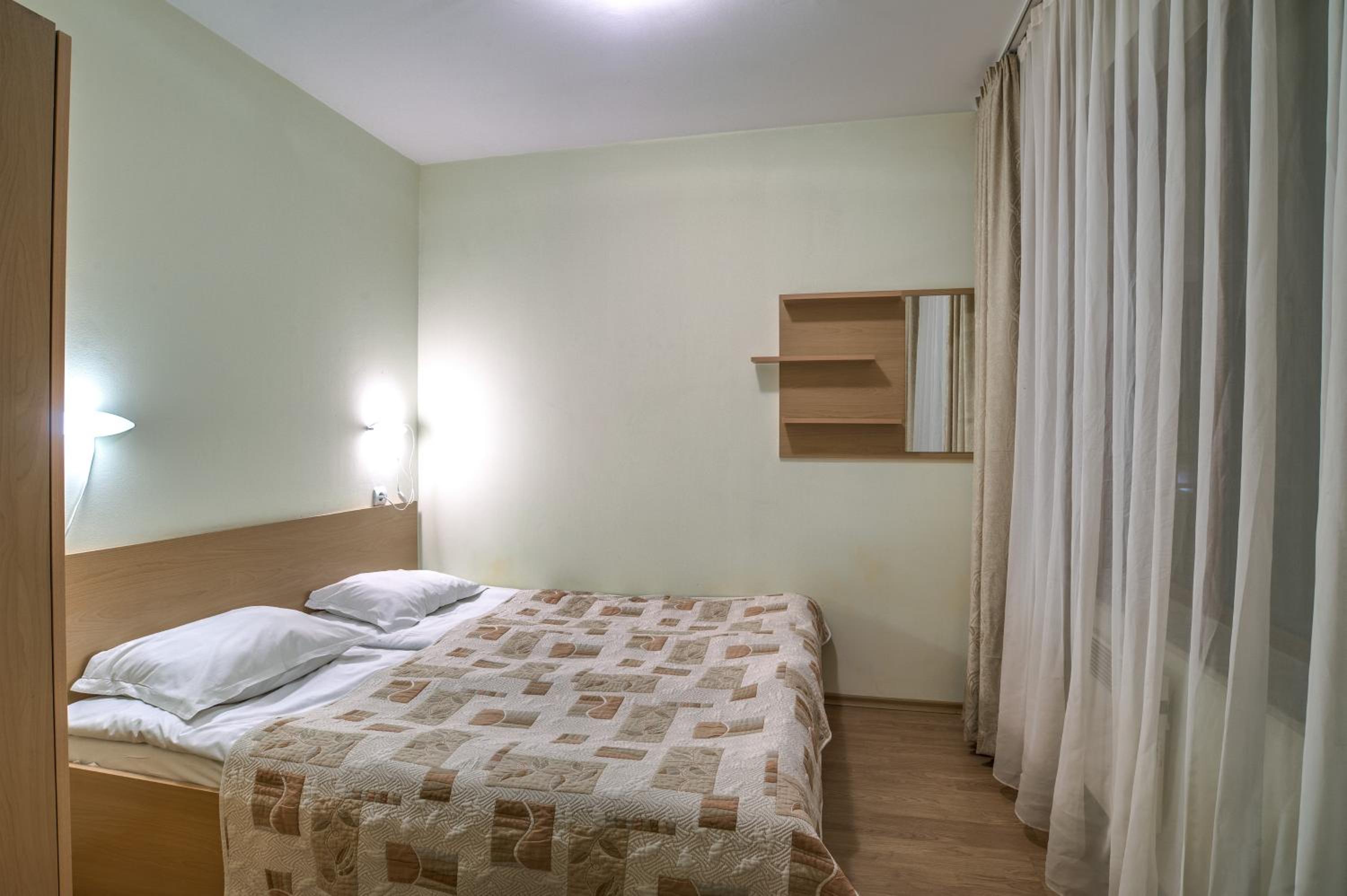 Studio Apartment - Photo 1